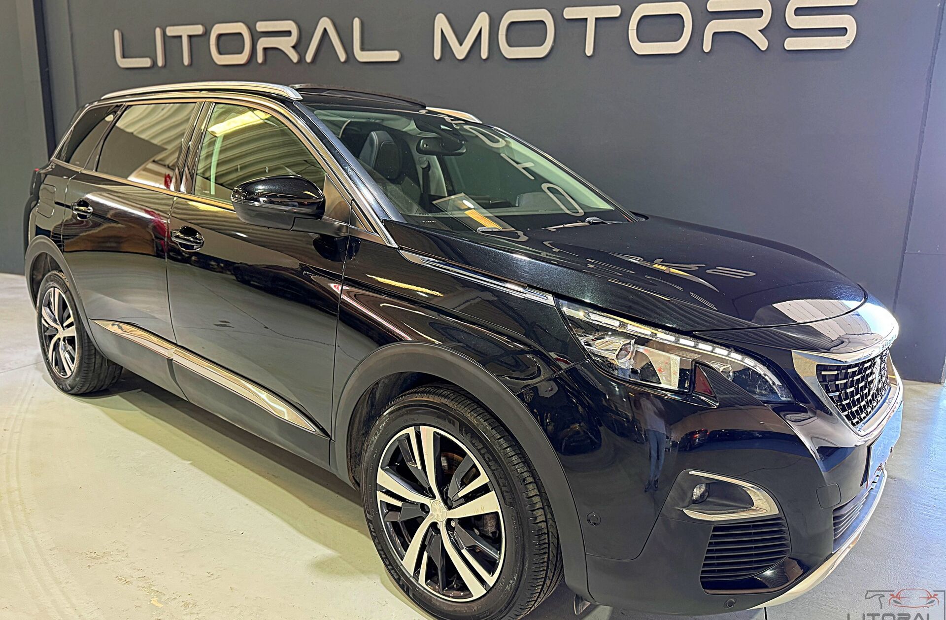 PEUGEOT 5008 1.2 PureTech Allure EAT8