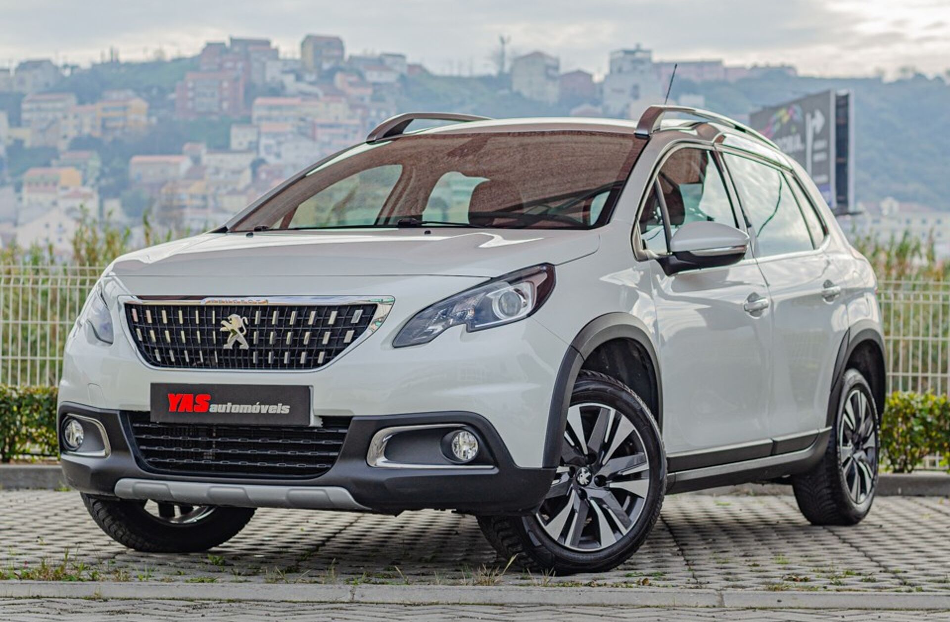 PEUGEOT 2008 1.2 PureTech Allure EAT6