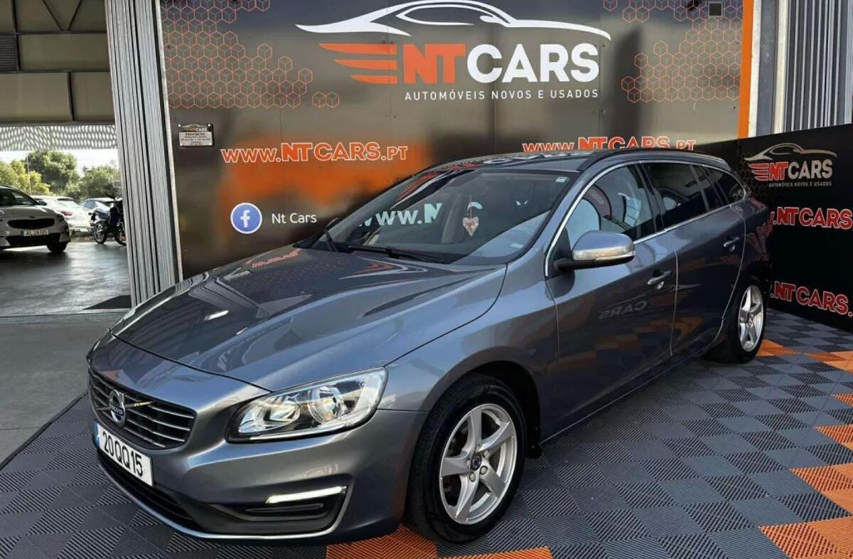 VOLVO V60 2.0 D2 Momentum Drive