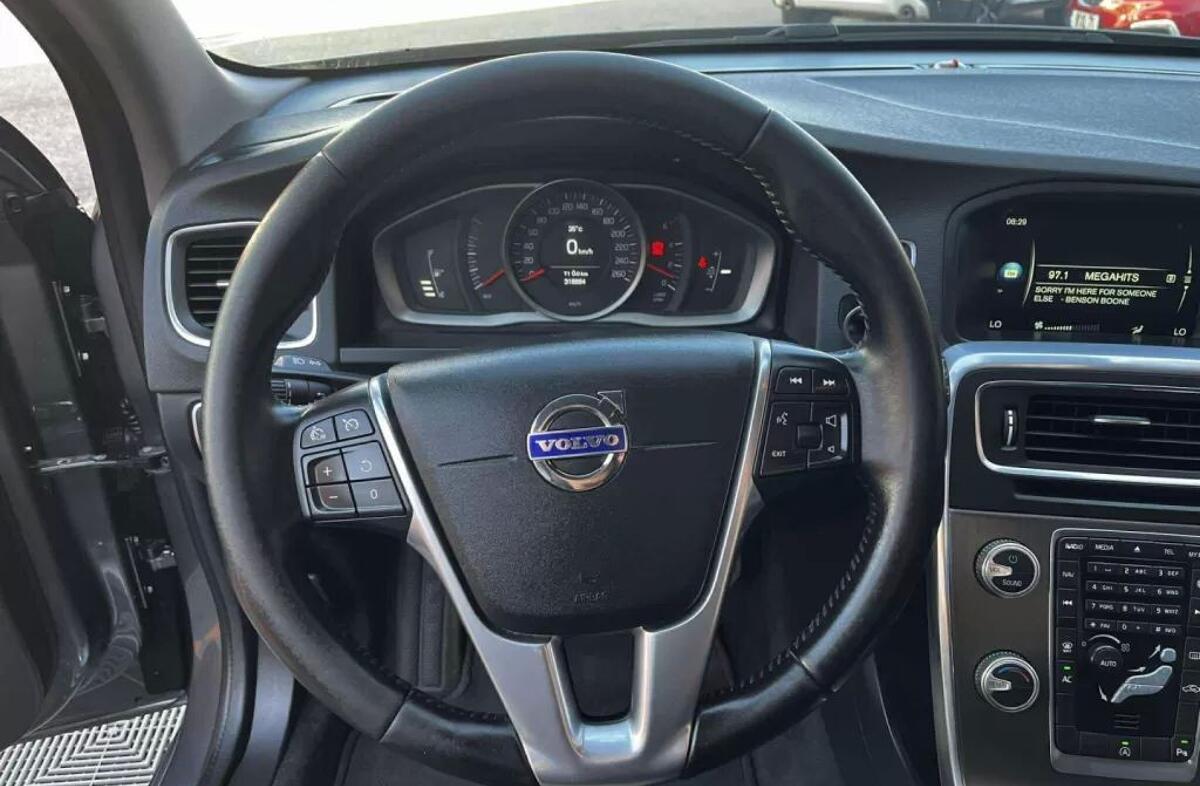 VOLVO V60 2.0 D2 Momentum Drive