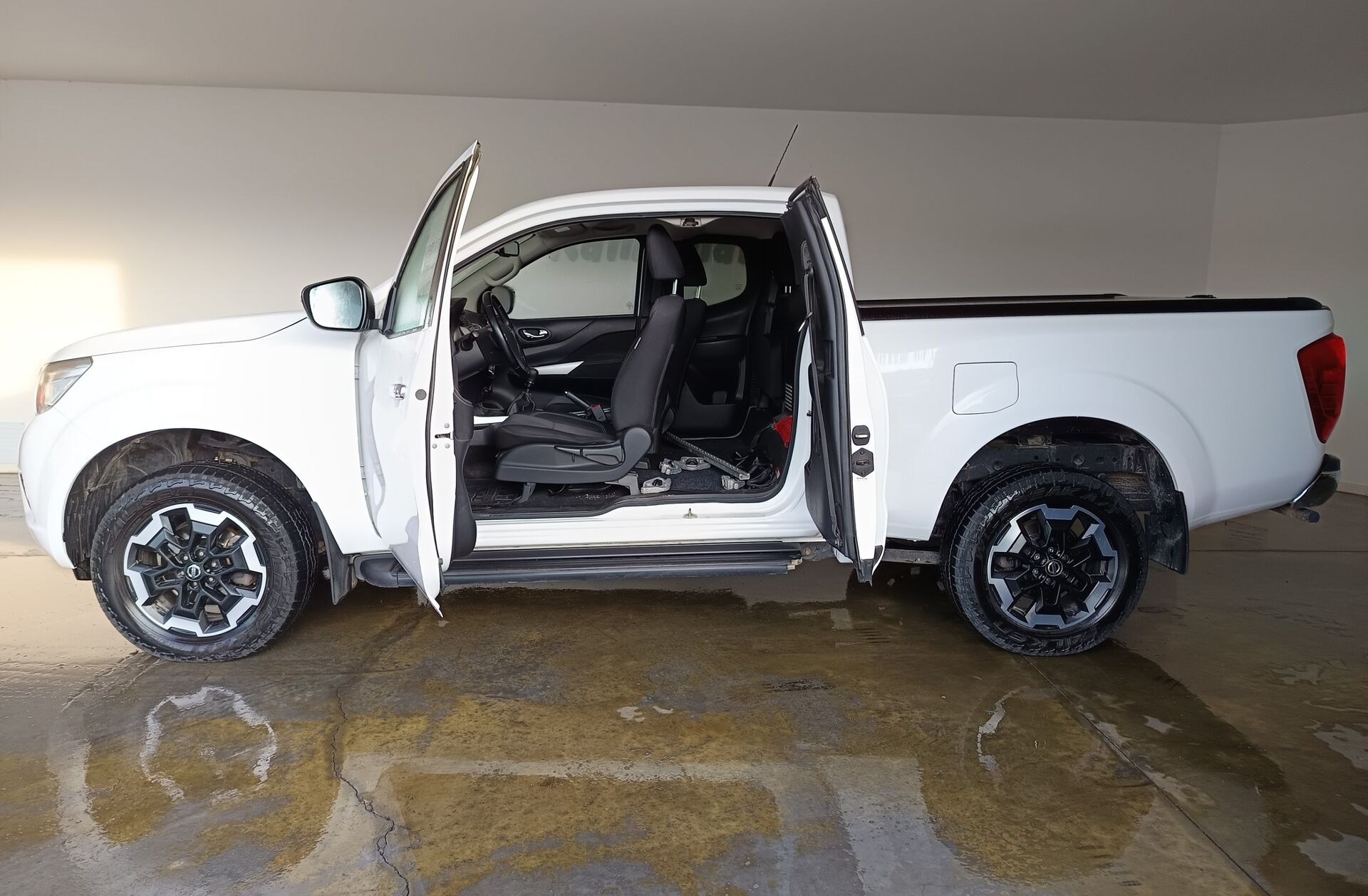 NISSAN Navara 2.3 dCi KC 4WD N-Connecta
