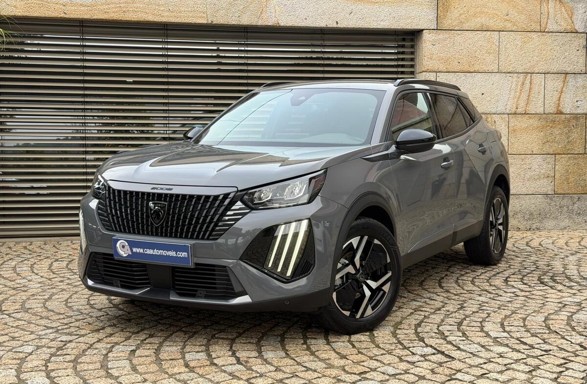 PEUGEOT 2008 1.2 PureTech Allure