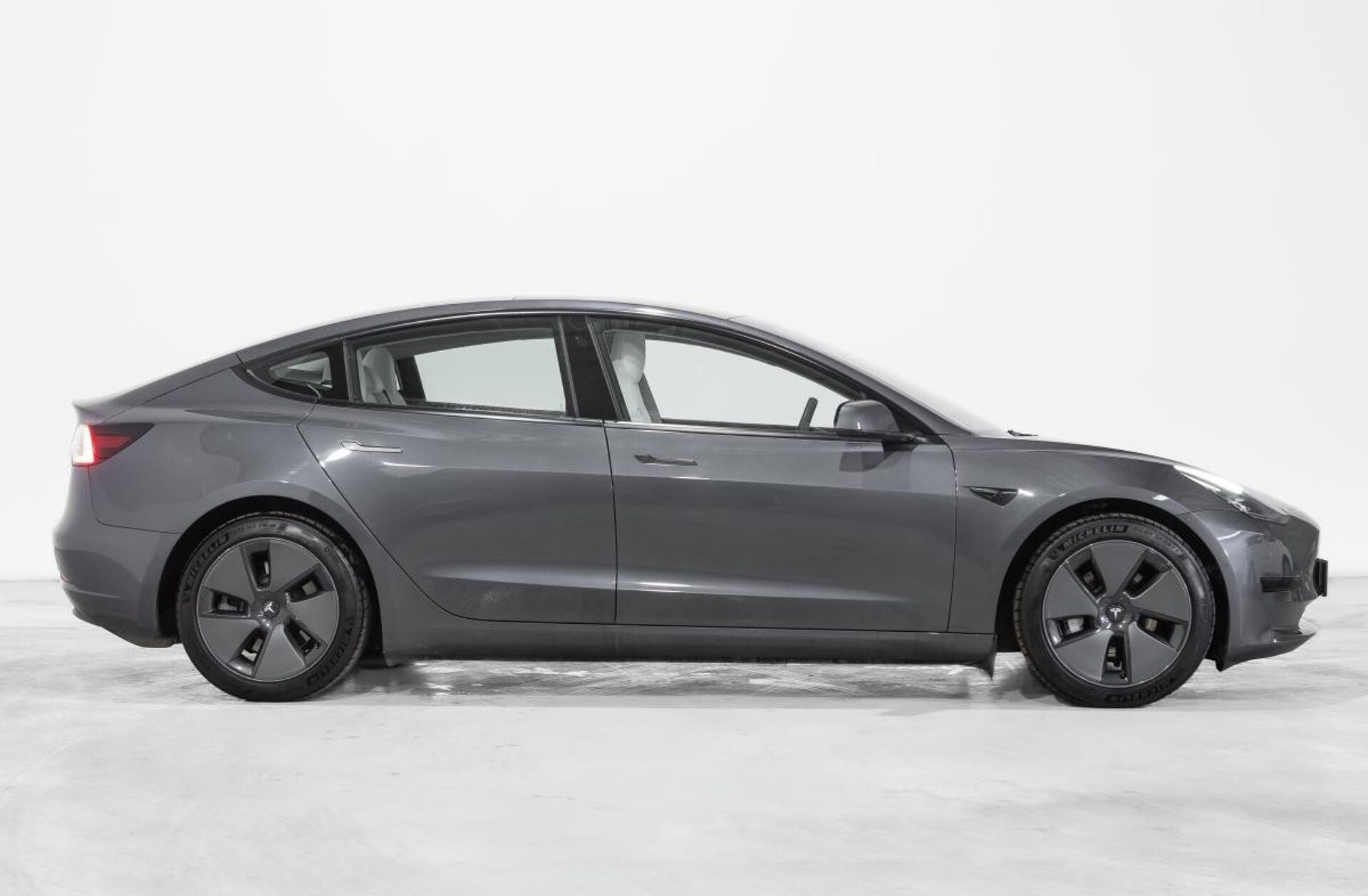 TESLA Model 3 Standard Range Plus RWD