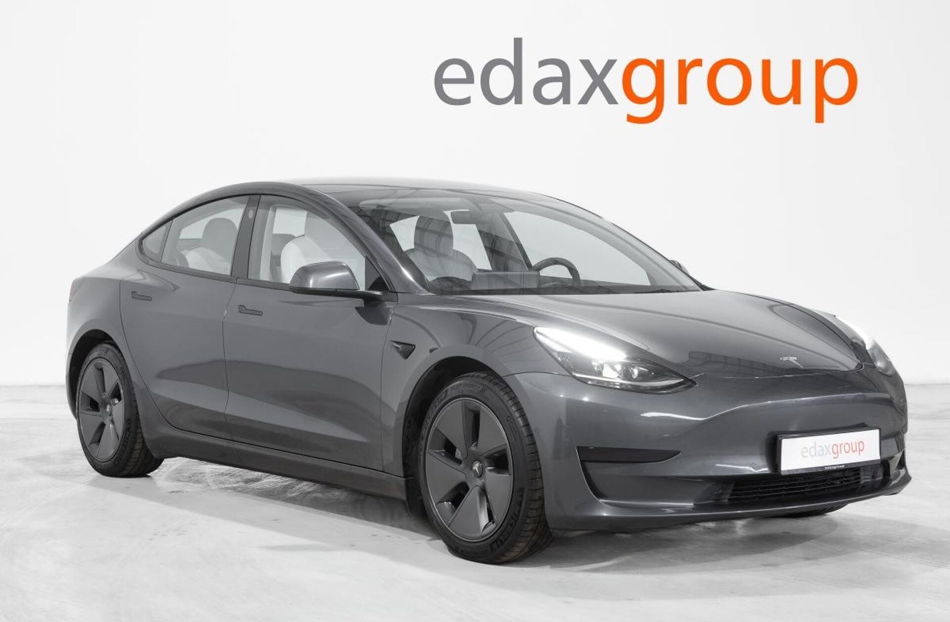 TESLA Model 3 Standard Range Plus RWD