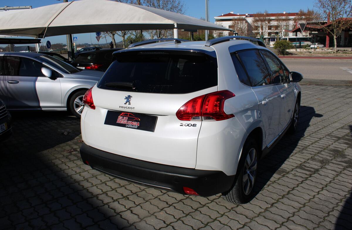 PEUGEOT 2008 1.2 VTi Allure