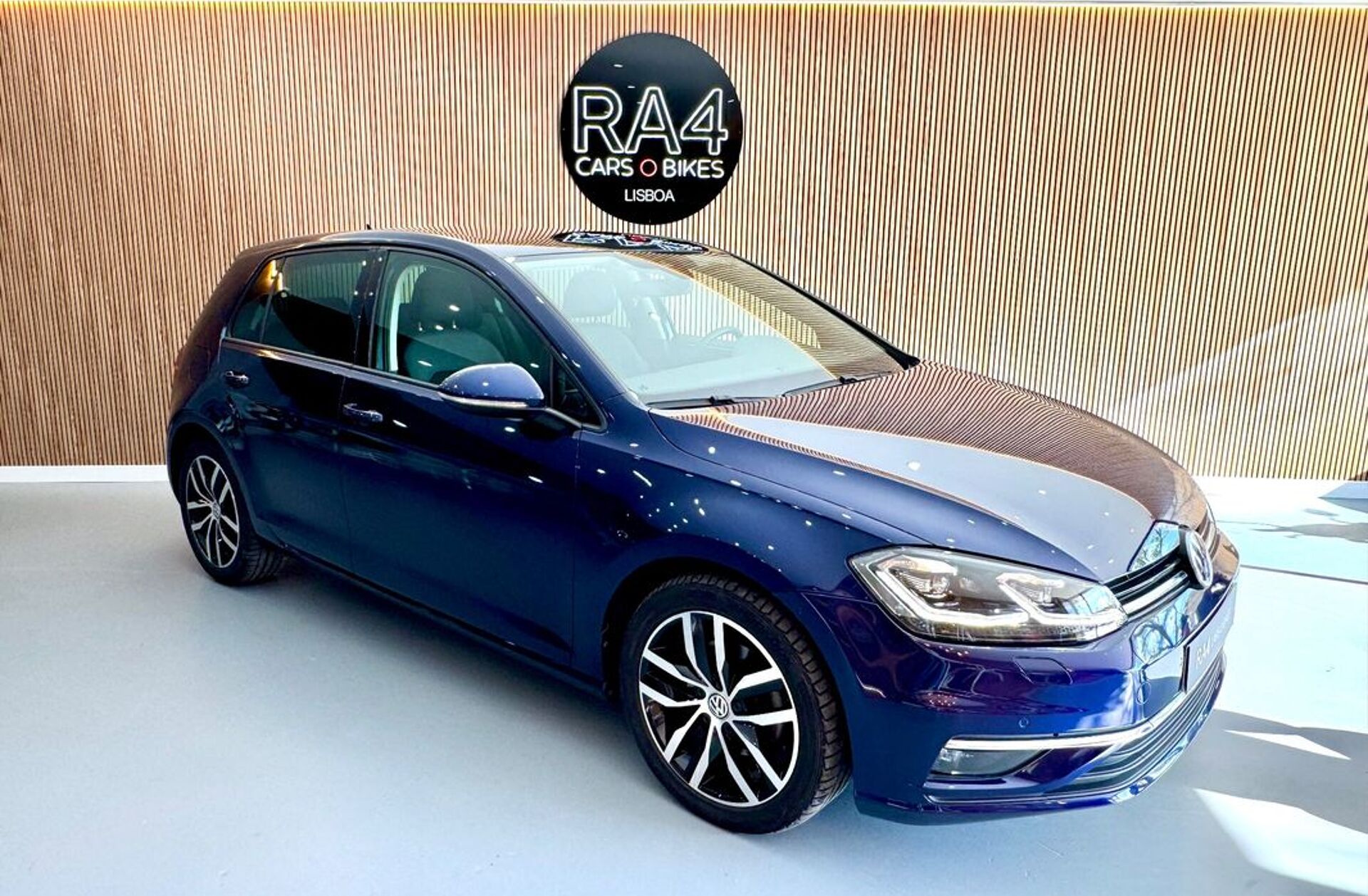 VOLKSWAGEN Golf 2.0 TDI Highline DSG