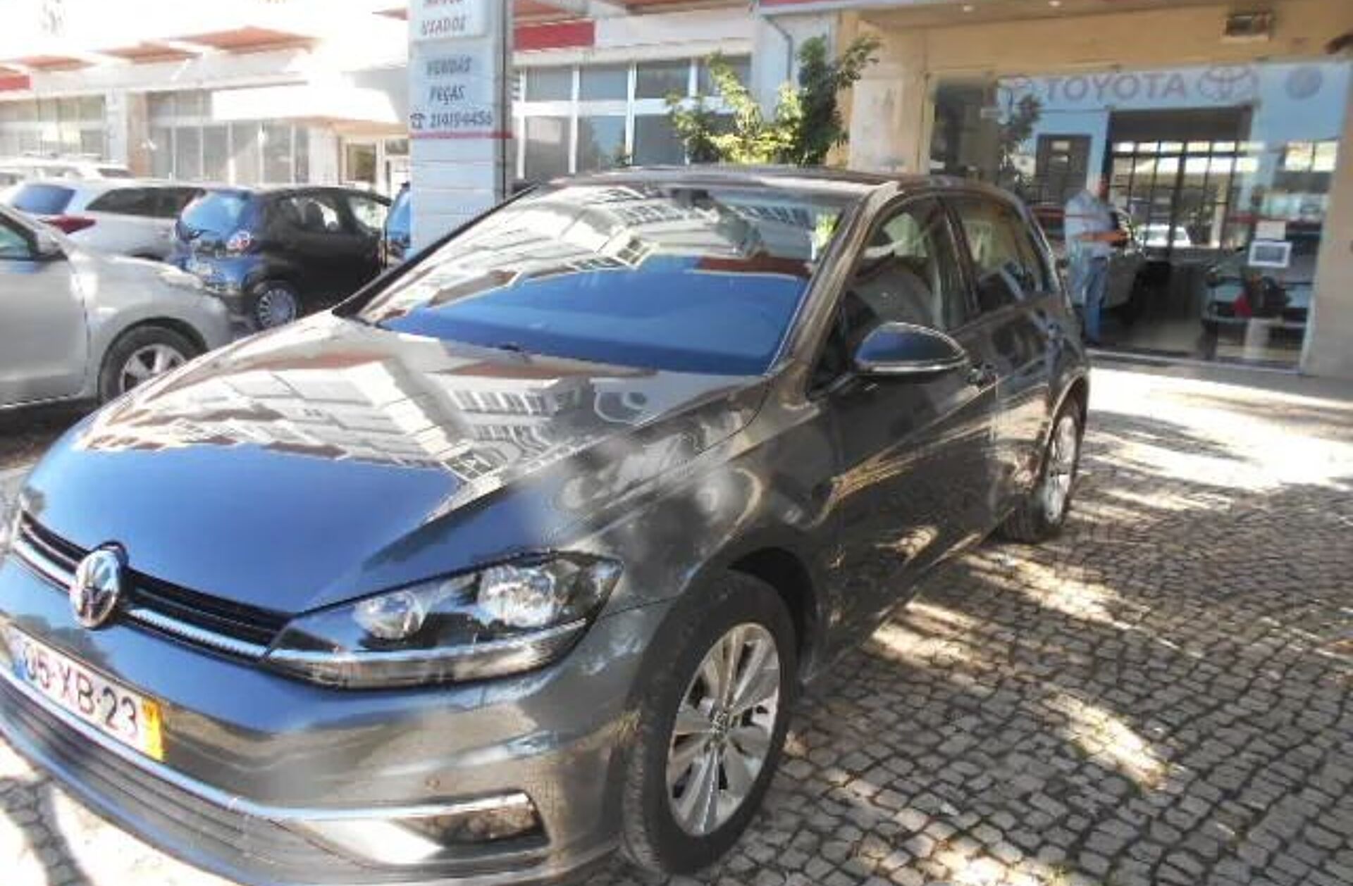 VOLKSWAGEN Golf 1.6 TDI Confortline