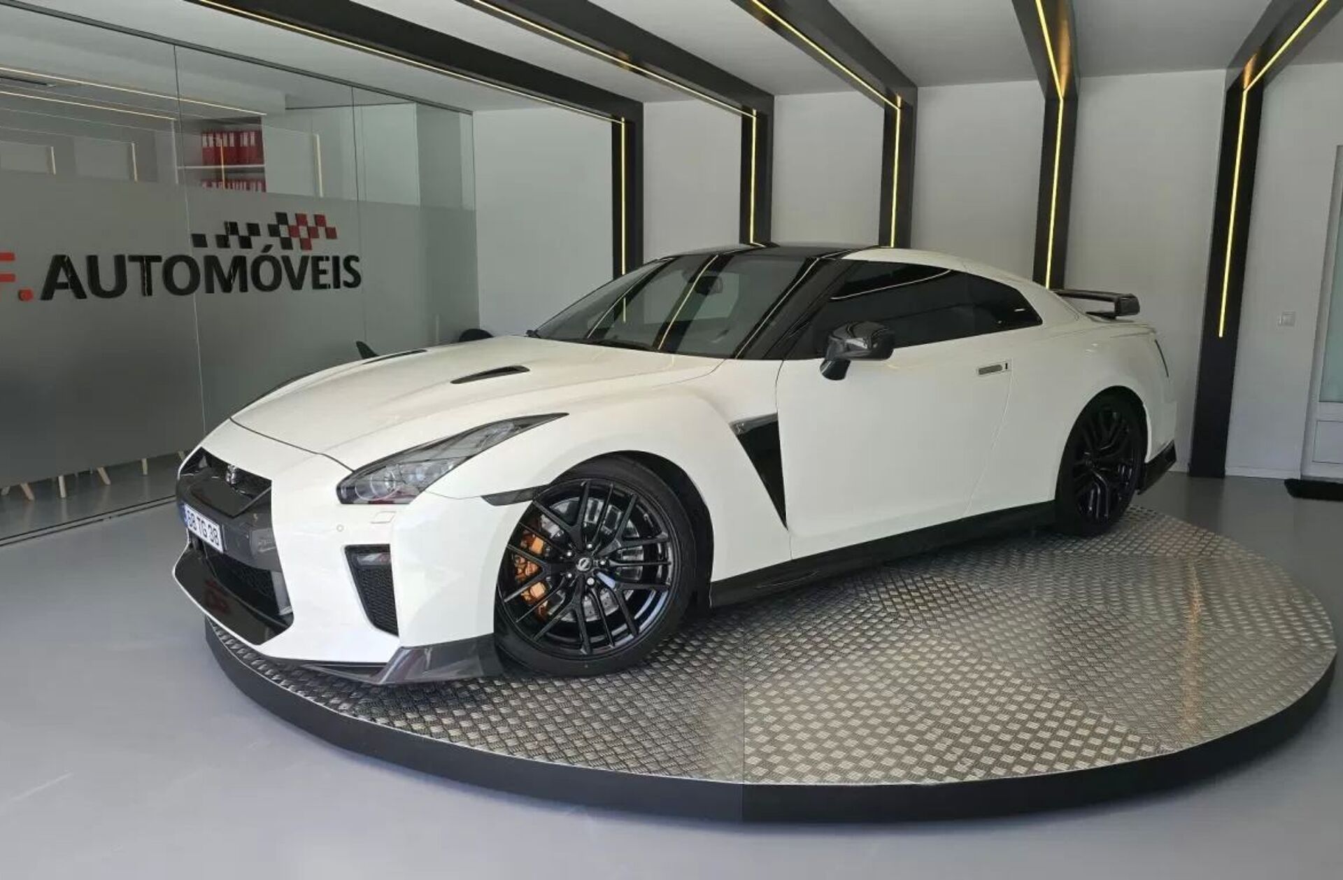 NISSAN GT-R 3.8 V6