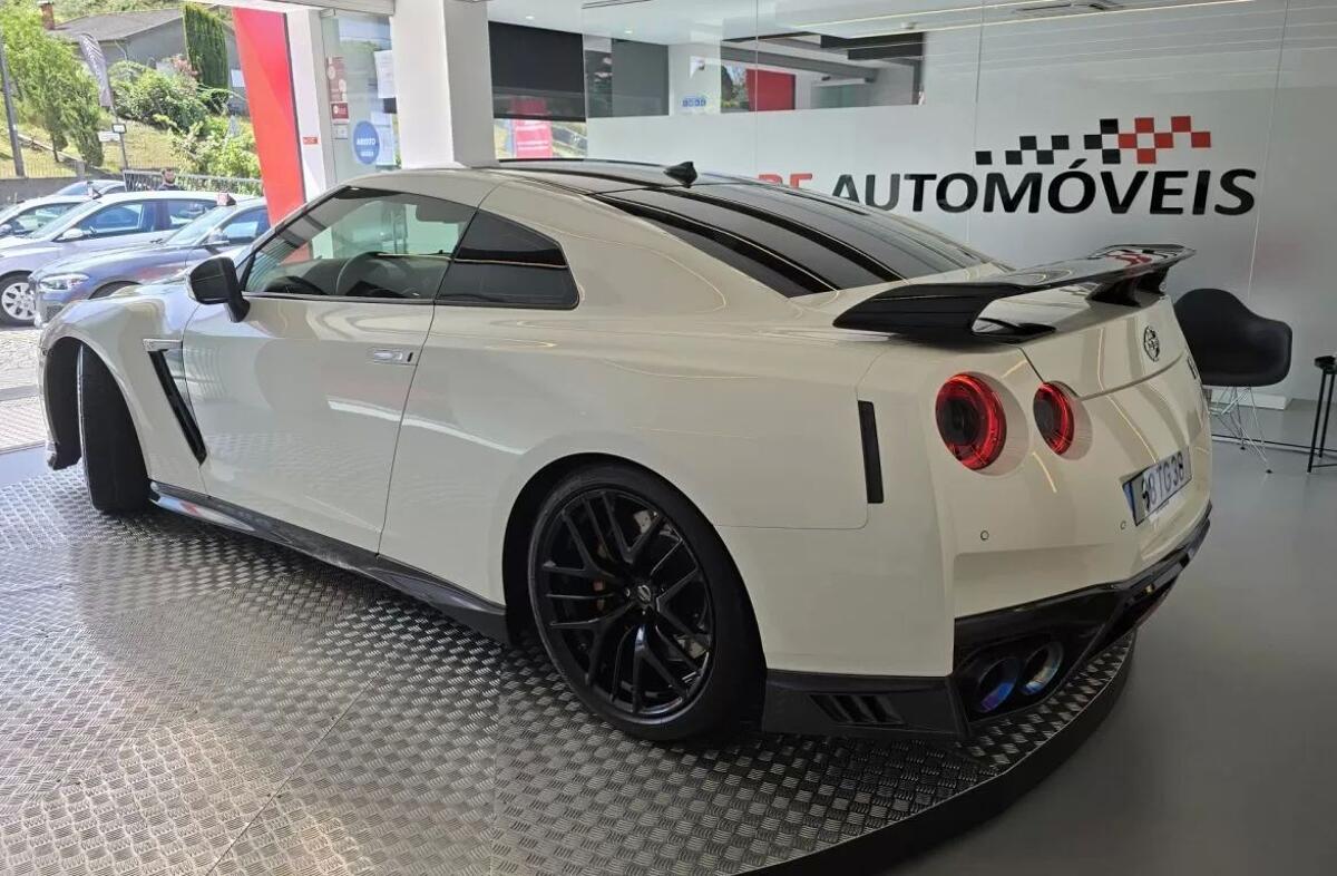 NISSAN GT-R 3.8 V6