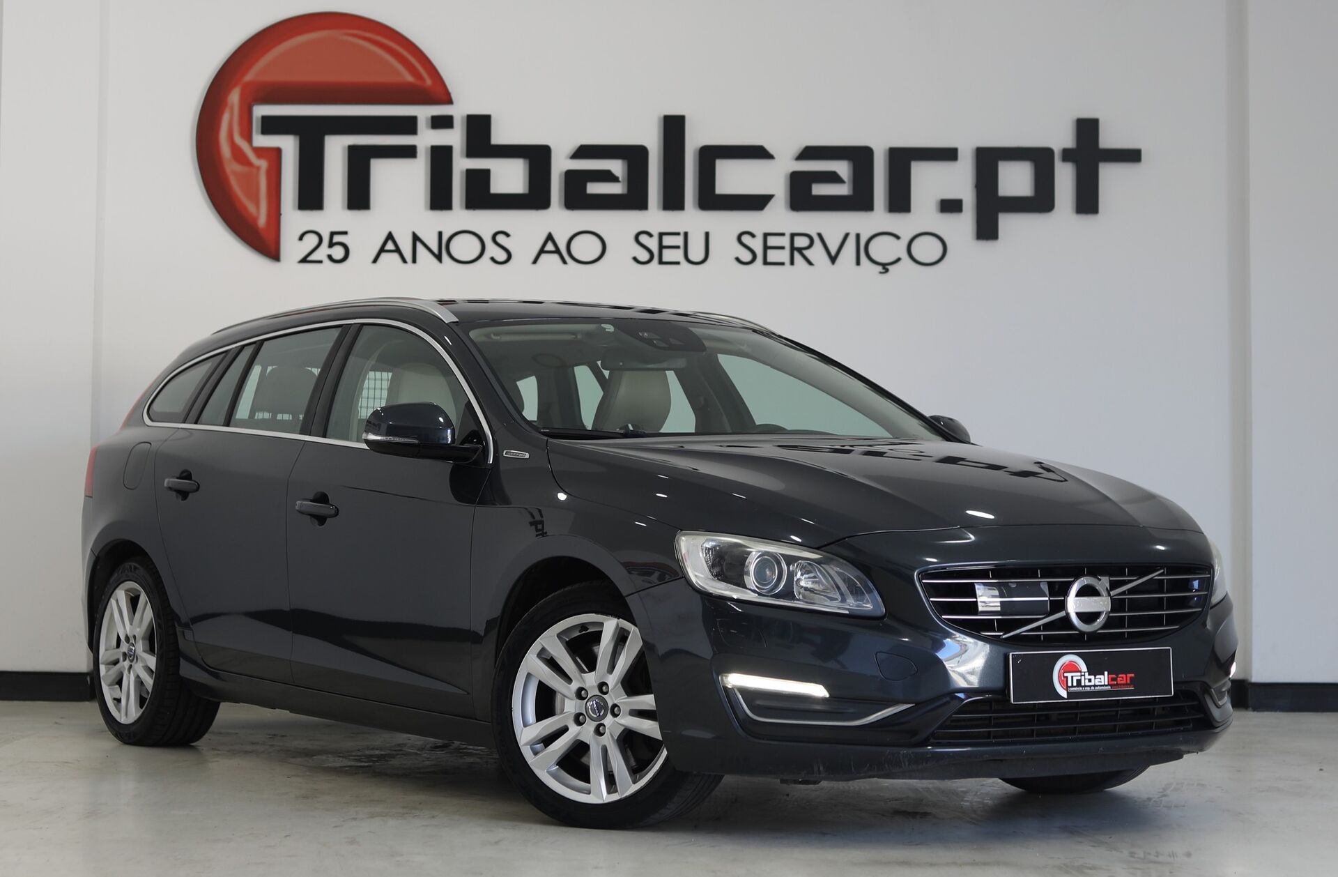 VOLVO V60 2.4 D6 Summum AWD Phev
