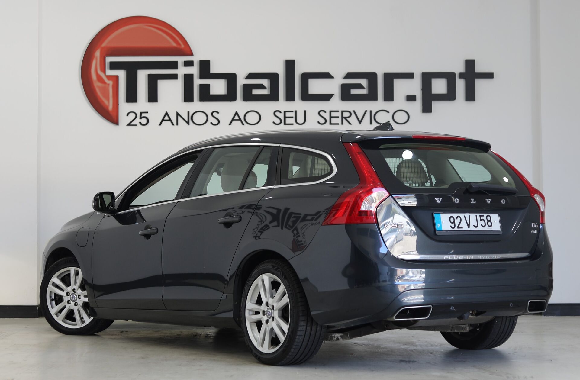 VOLVO V60 2.4 D6 Summum AWD Phev