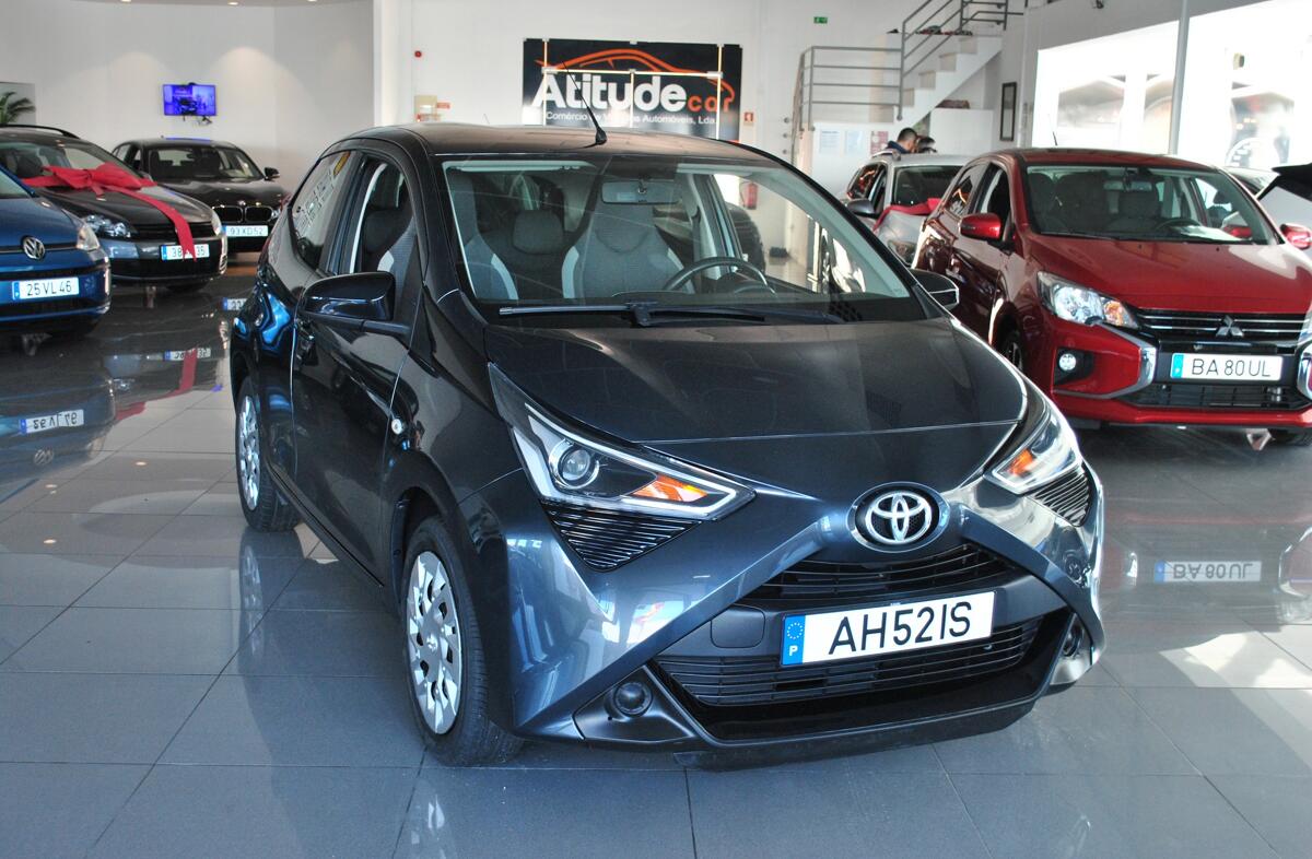 TOYOTA Aygo 1.0 X-Play Plus