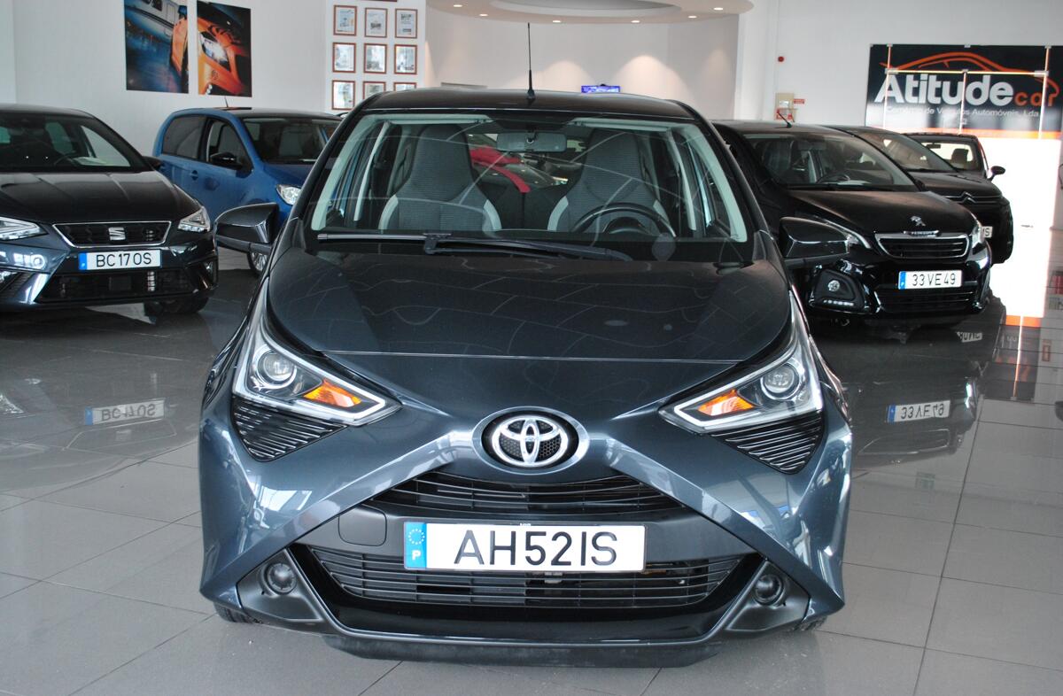 TOYOTA Aygo 1.0 X-Play Plus