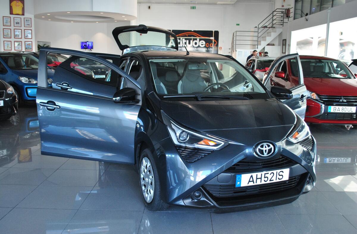 TOYOTA Aygo 1.0 X-Play Plus