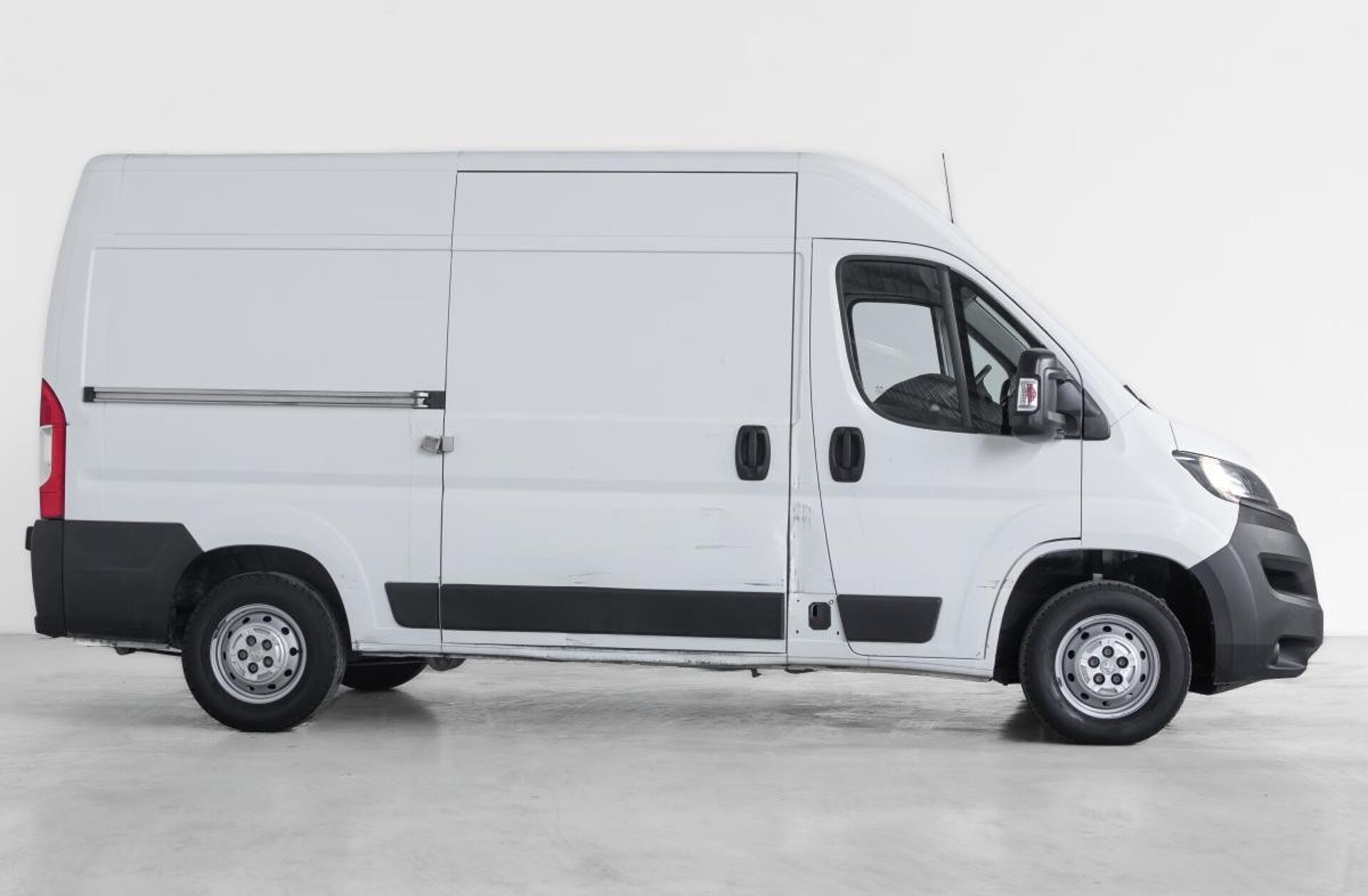 PEUGEOT Boxer 2.2 BlueHDi 333 L2H2 Premium
