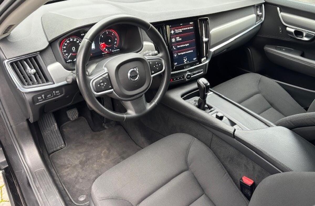 VOLVO V90 2.0 D4 Momentum