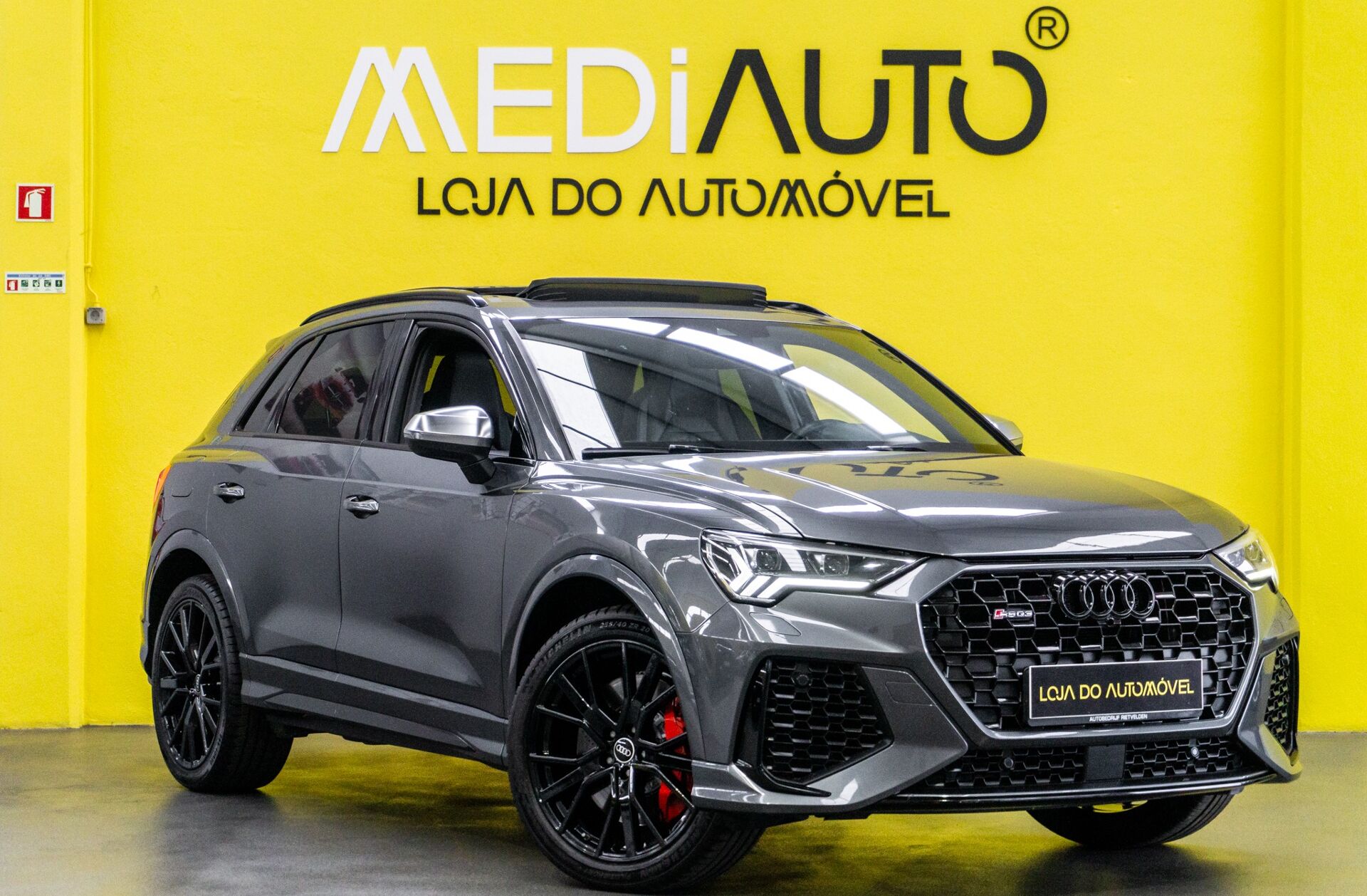 AUDI Q3 RSQ3 TFSI quattro S tronic