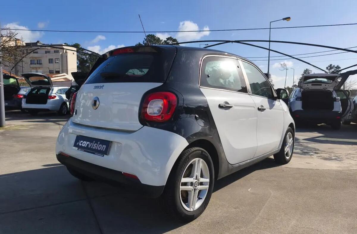 SMART Forfour EQ Pulse