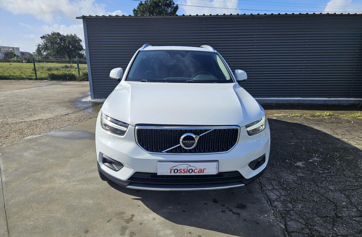 VOLVO XC40 2.0 D4 Momentum AWD