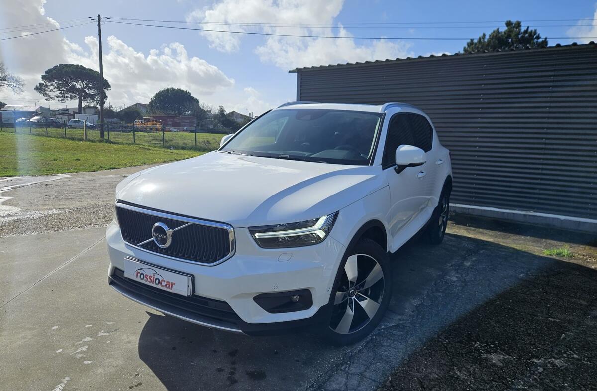 VOLVO XC40 2.0 D4 Momentum AWD