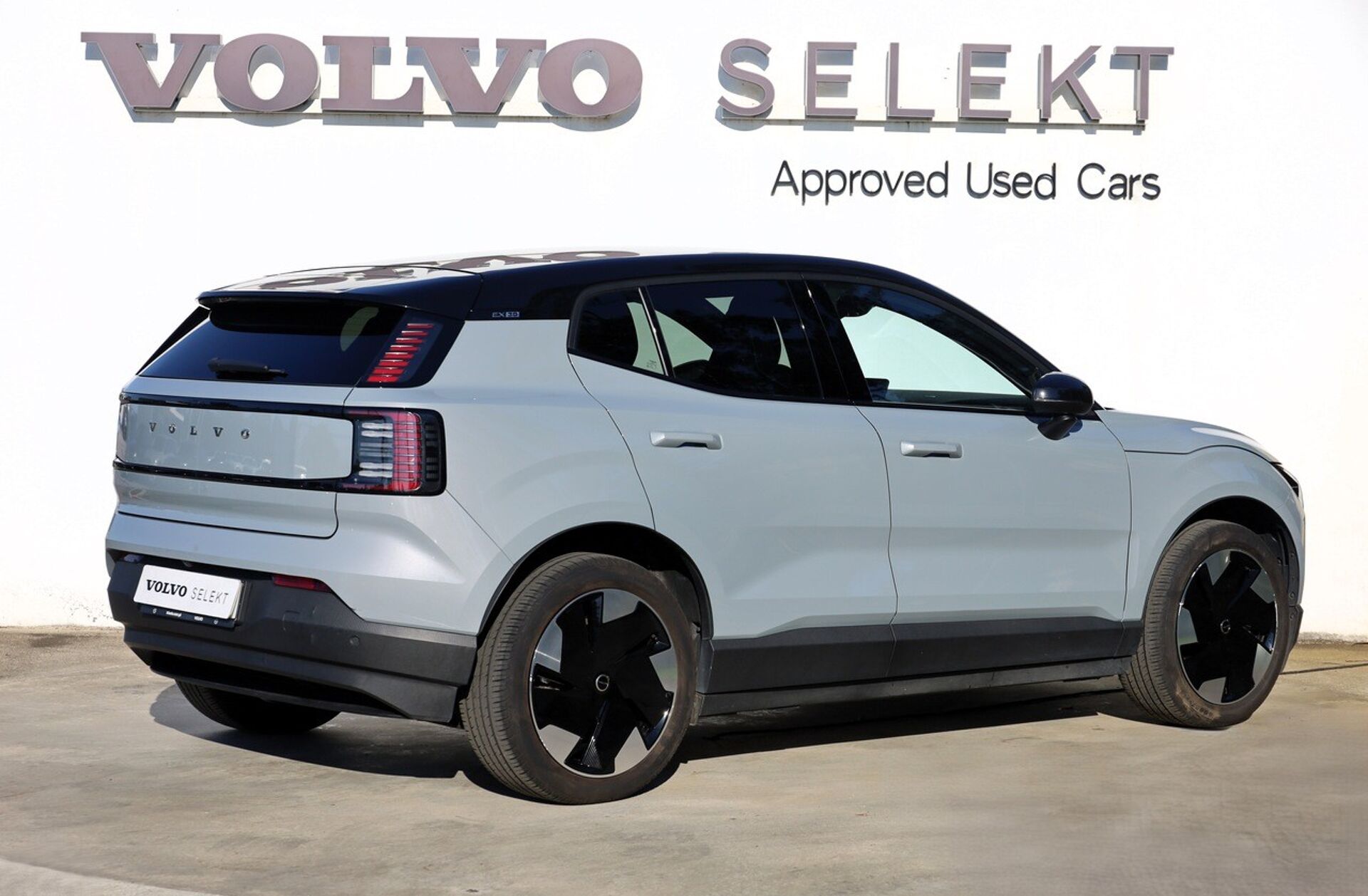 VOLVO EX30 69 kWh Single Motor Extended Range Plus