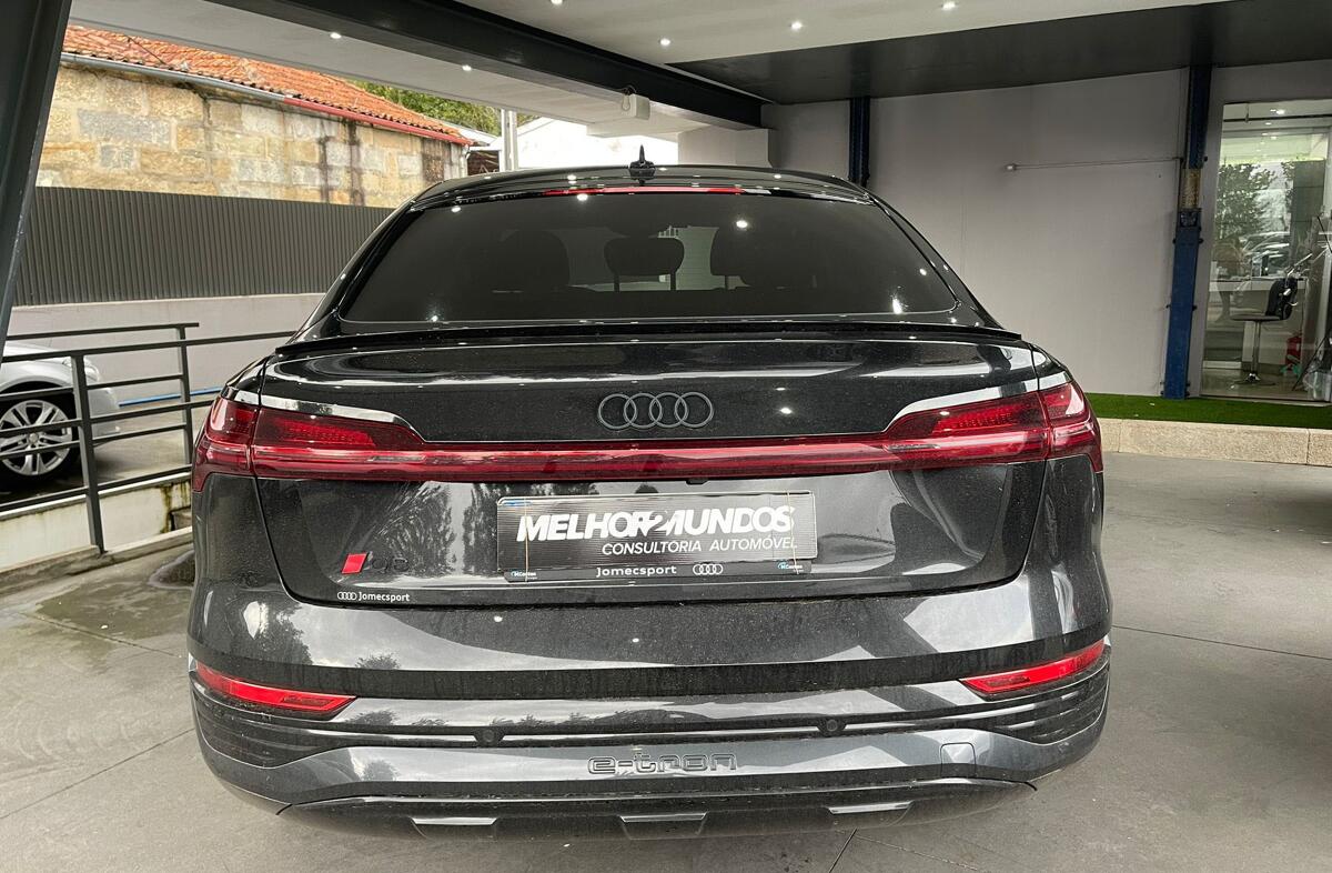AUDI Q8 55 quattro S line
