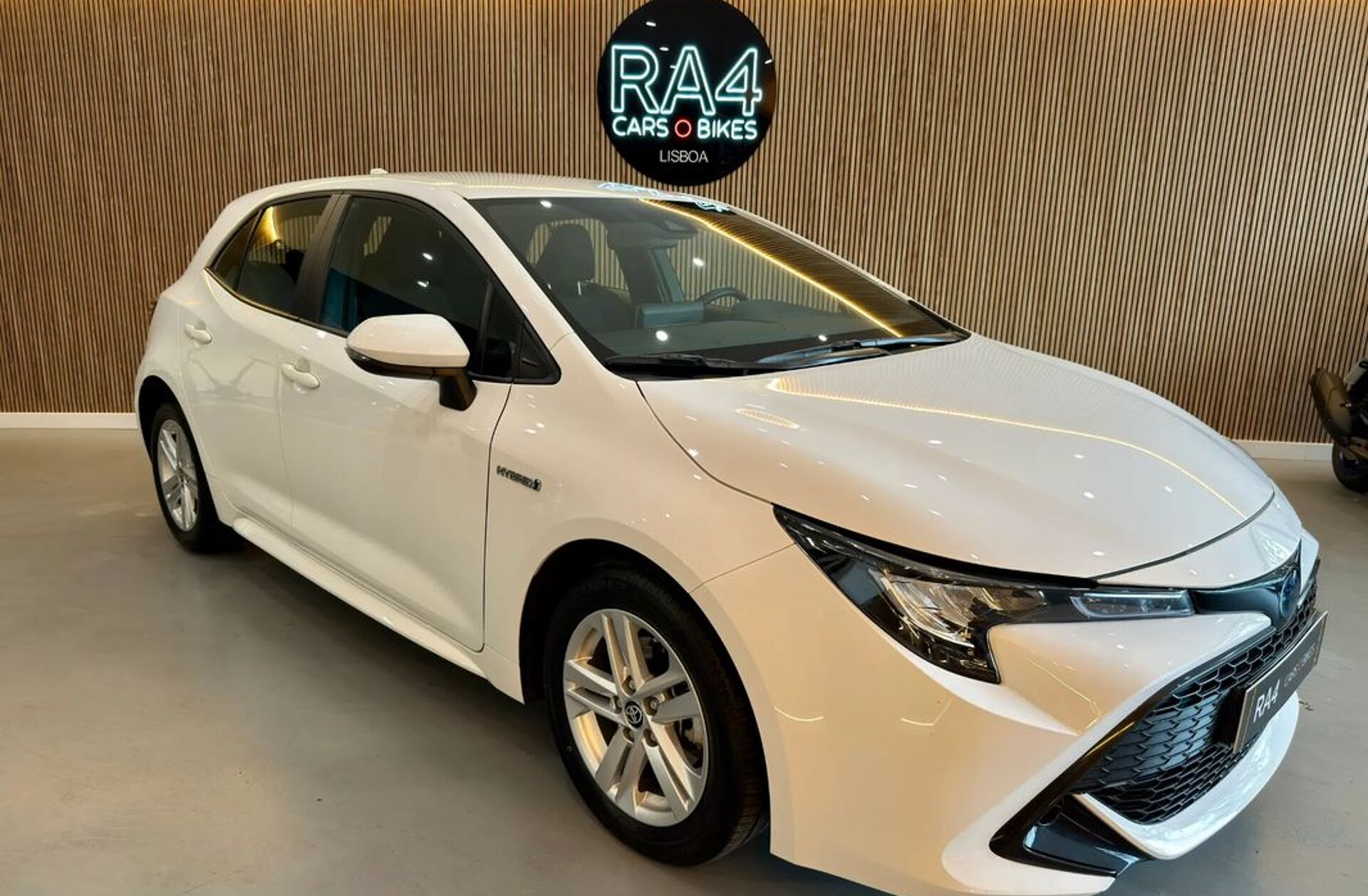 TOYOTA Corolla 1.8 Hybrid Active