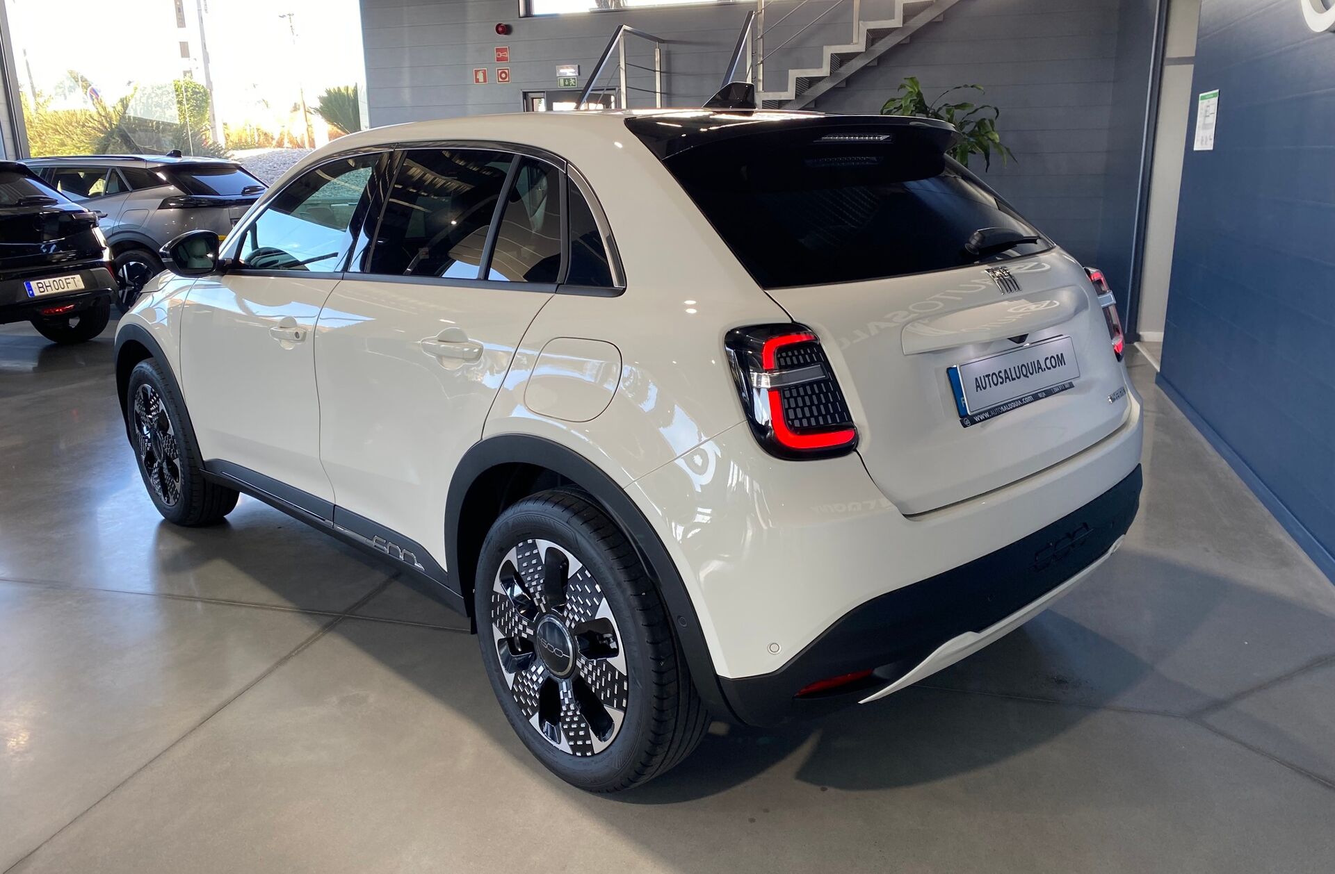 FIAT 600 1.2 Hybrid La Prima