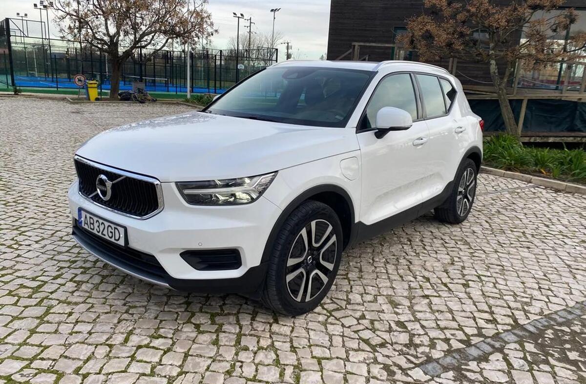 VOLVO XC40 1.5 T5 PHEV Momentum Plus