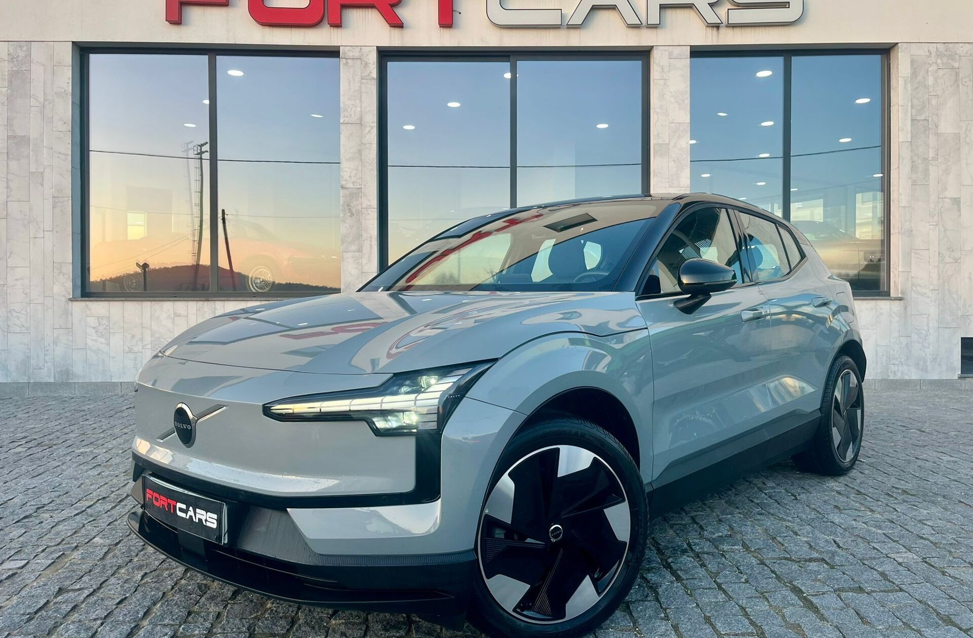 VOLVO EX30 69 kWh Single Motor Extended Range Ultra