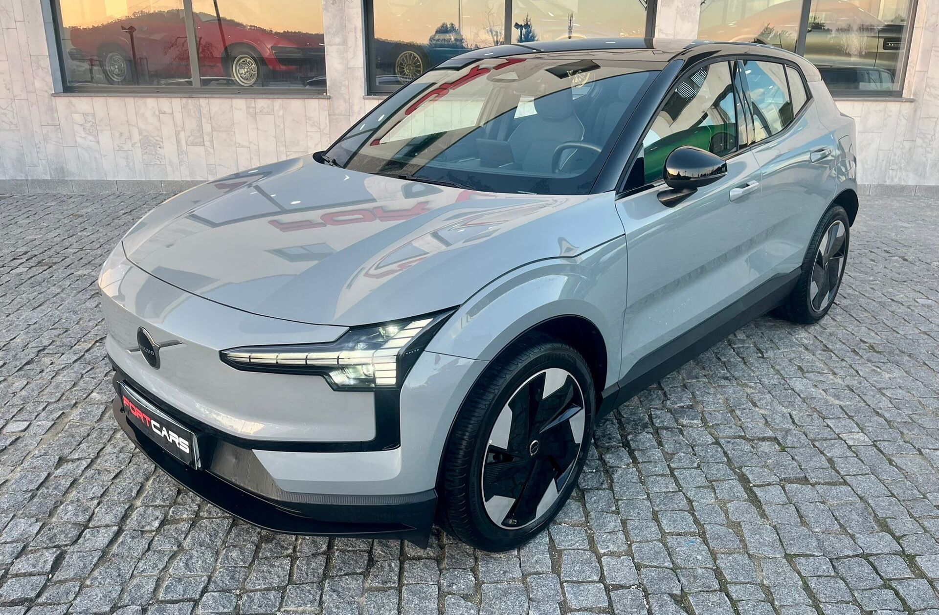 VOLVO EX30 69 kWh Single Motor Extended Range Ultra