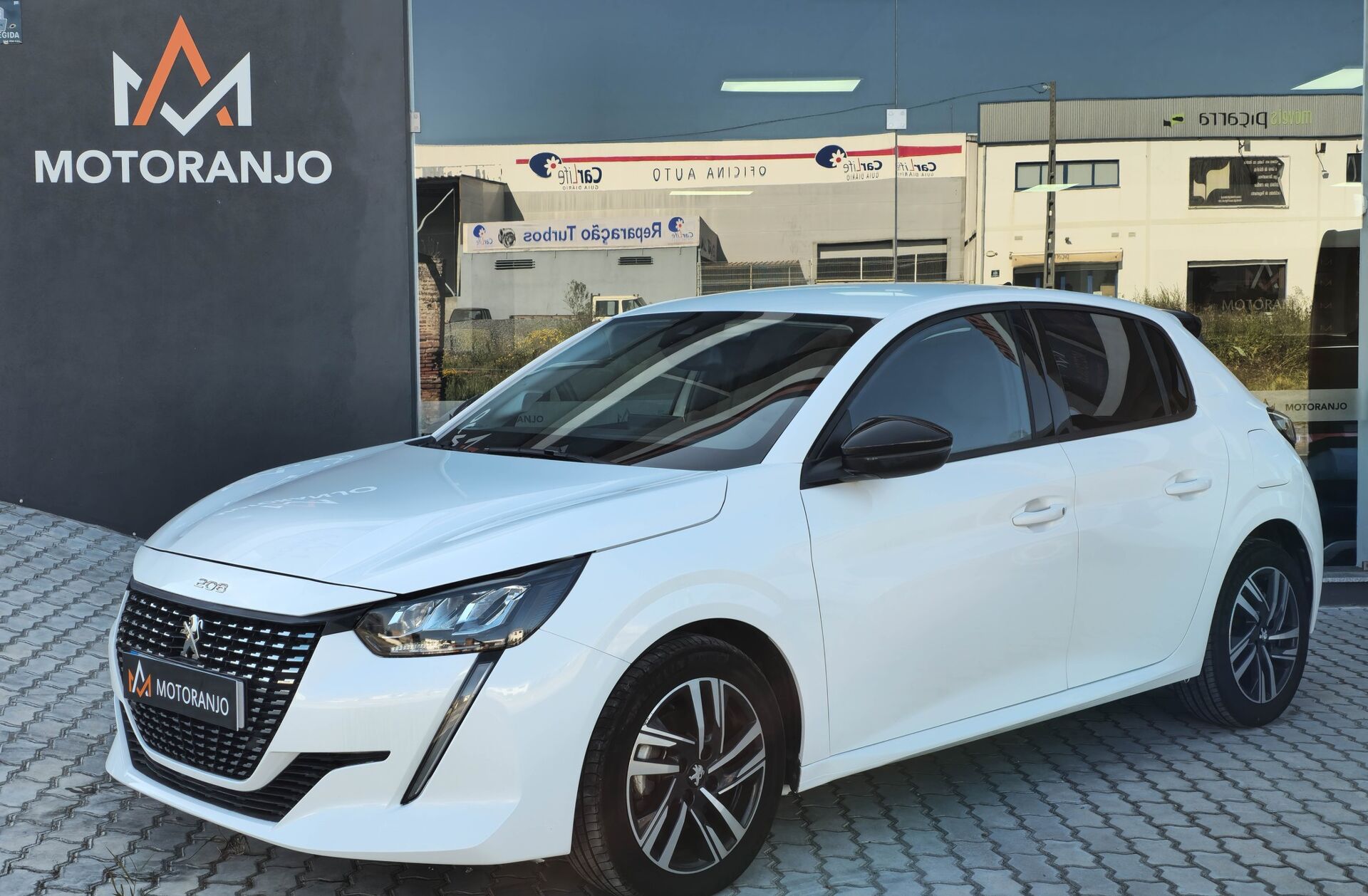 PEUGEOT 208 1.2 PureTech Allure EAT8