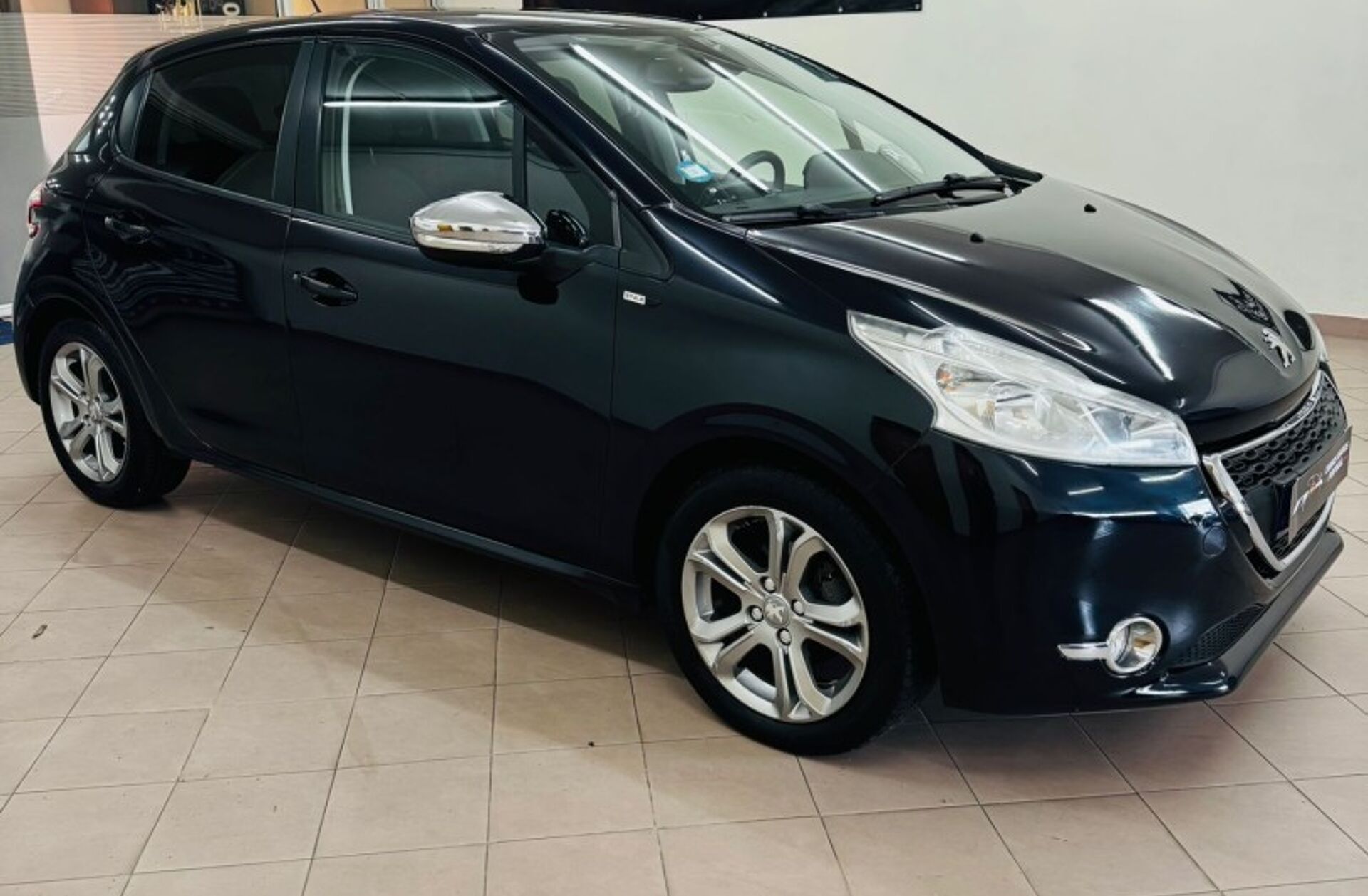 PEUGEOT 208 1.2 VTi SE Style