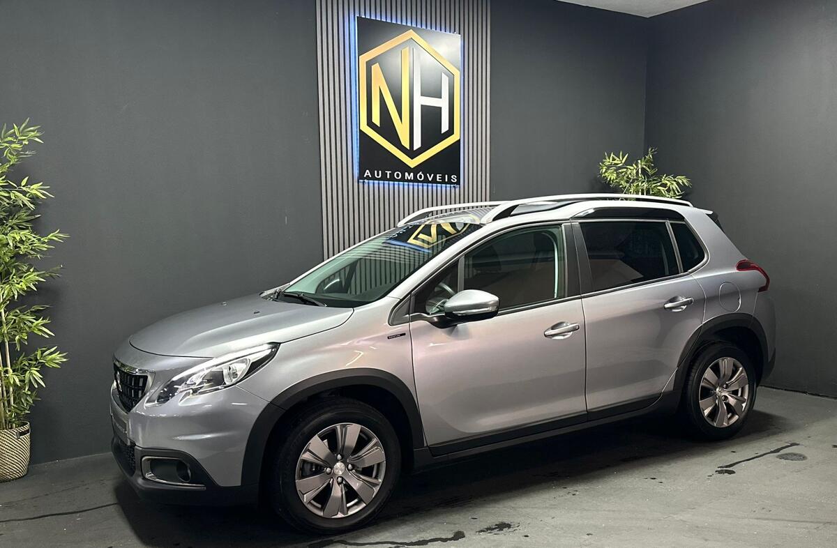 PEUGEOT 2008 1.2 PureTech Signature EAT6