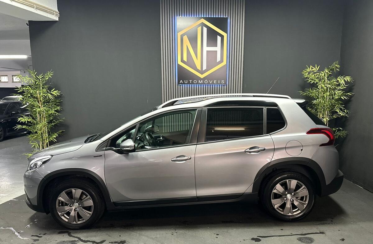 PEUGEOT 2008 1.2 PureTech Signature EAT6