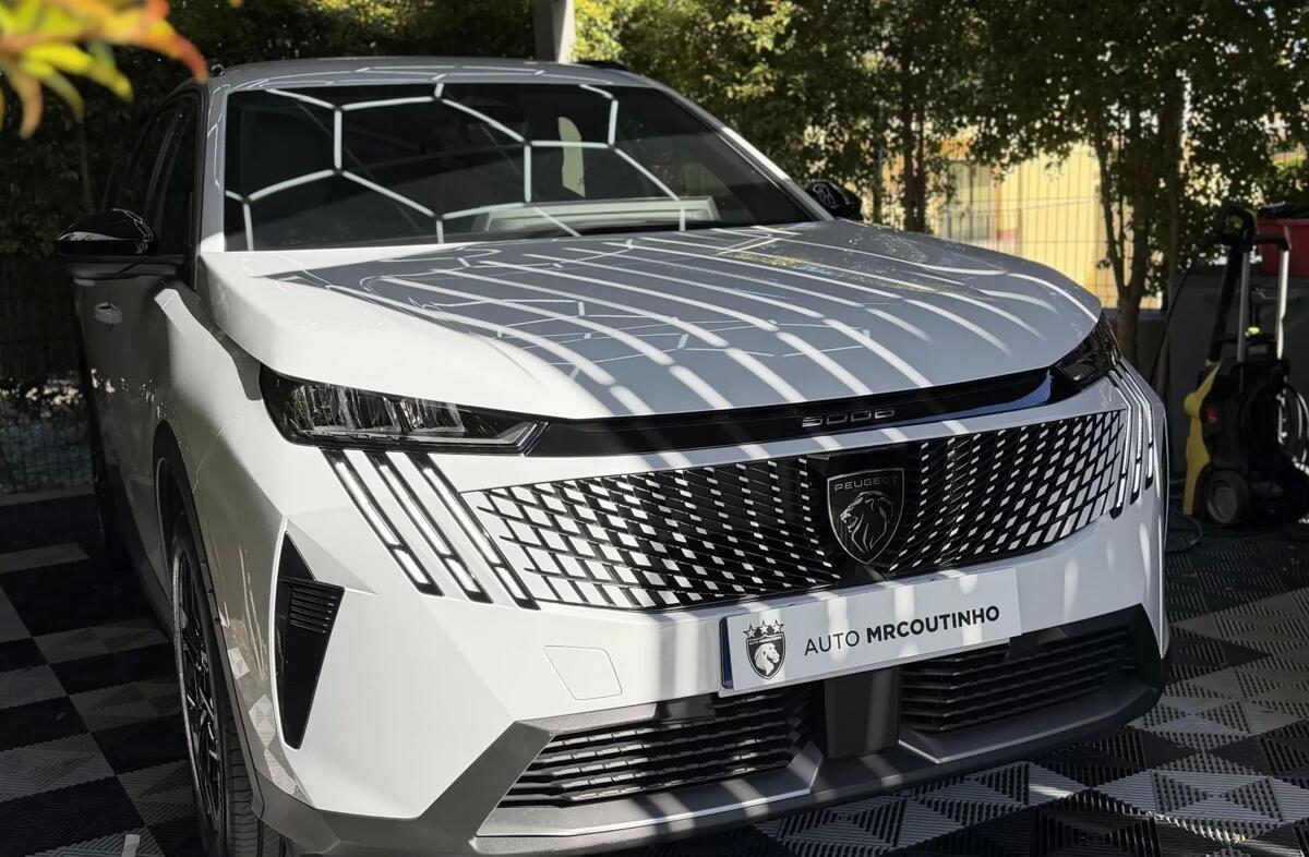 PEUGEOT 5008 1.2 Hybrid Allure e-DCS6