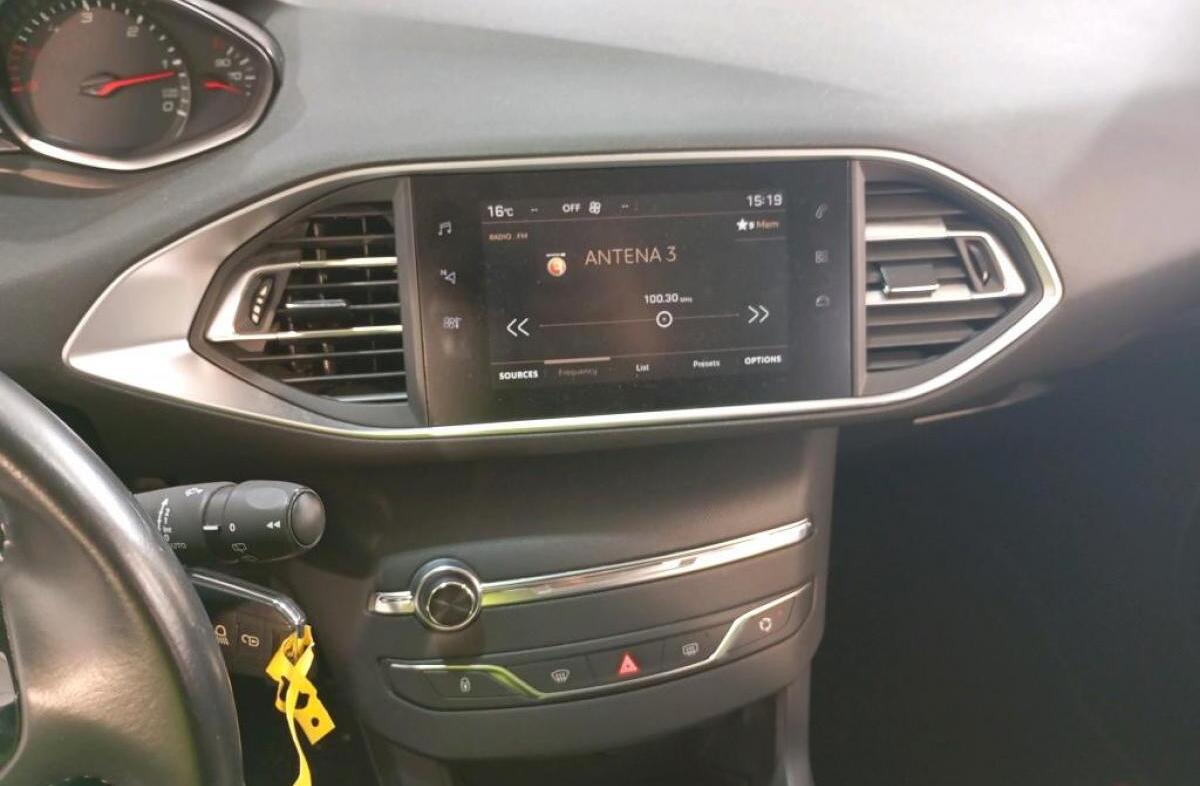 PEUGEOT 308 1.5 BlueHDi Business Line