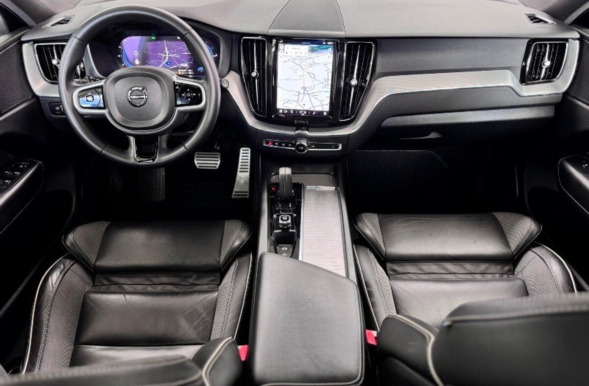 VOLVO XC60 2.0 T8 PHEV R-Design AWD