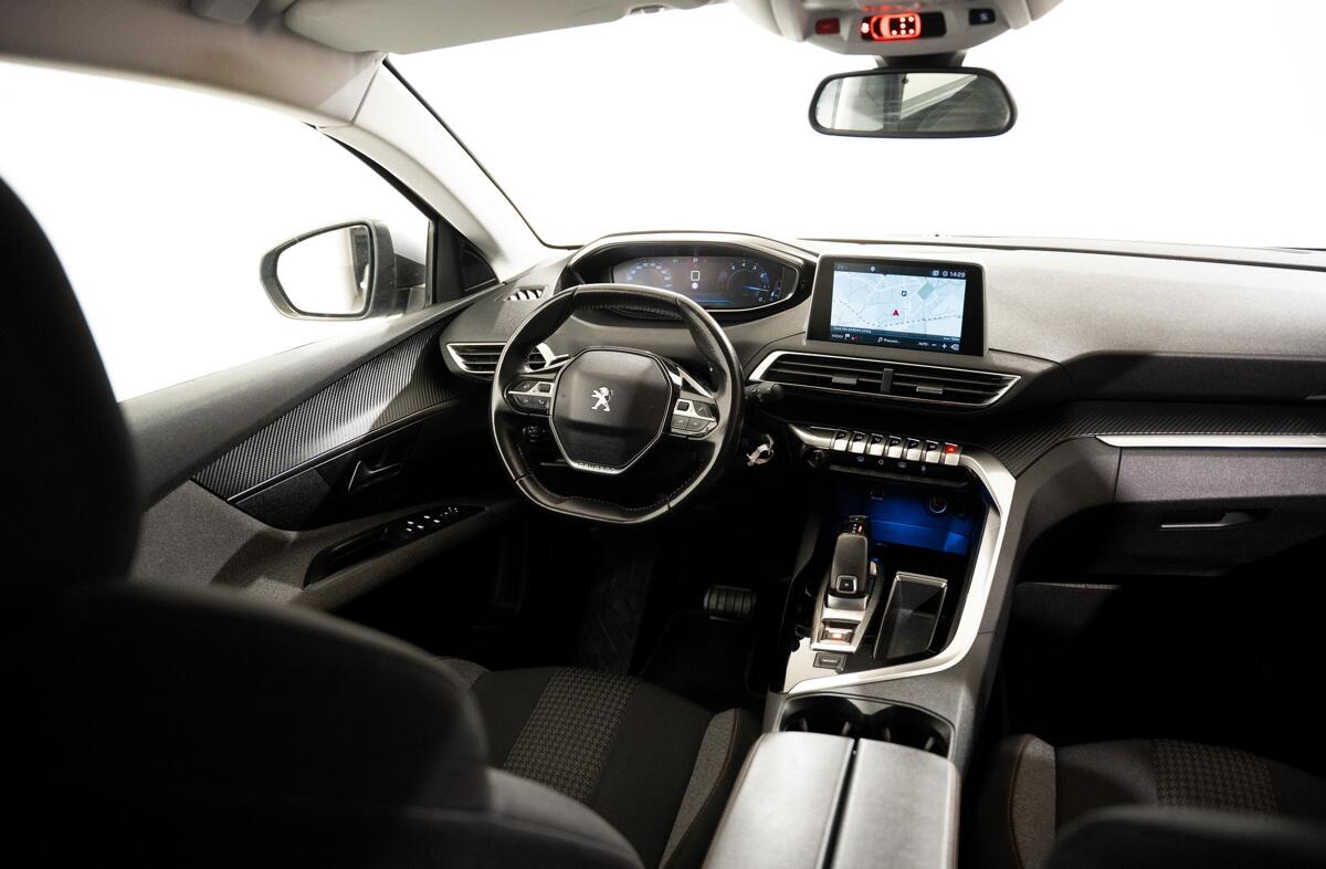 PEUGEOT 5008 1.2 PureTech Allure EAT8