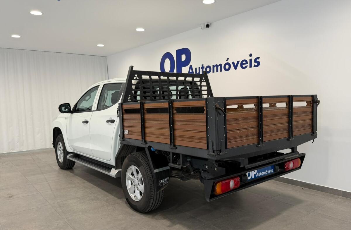 MITSUBISHI L 200 2.3 DI-D CD Invite 2WD