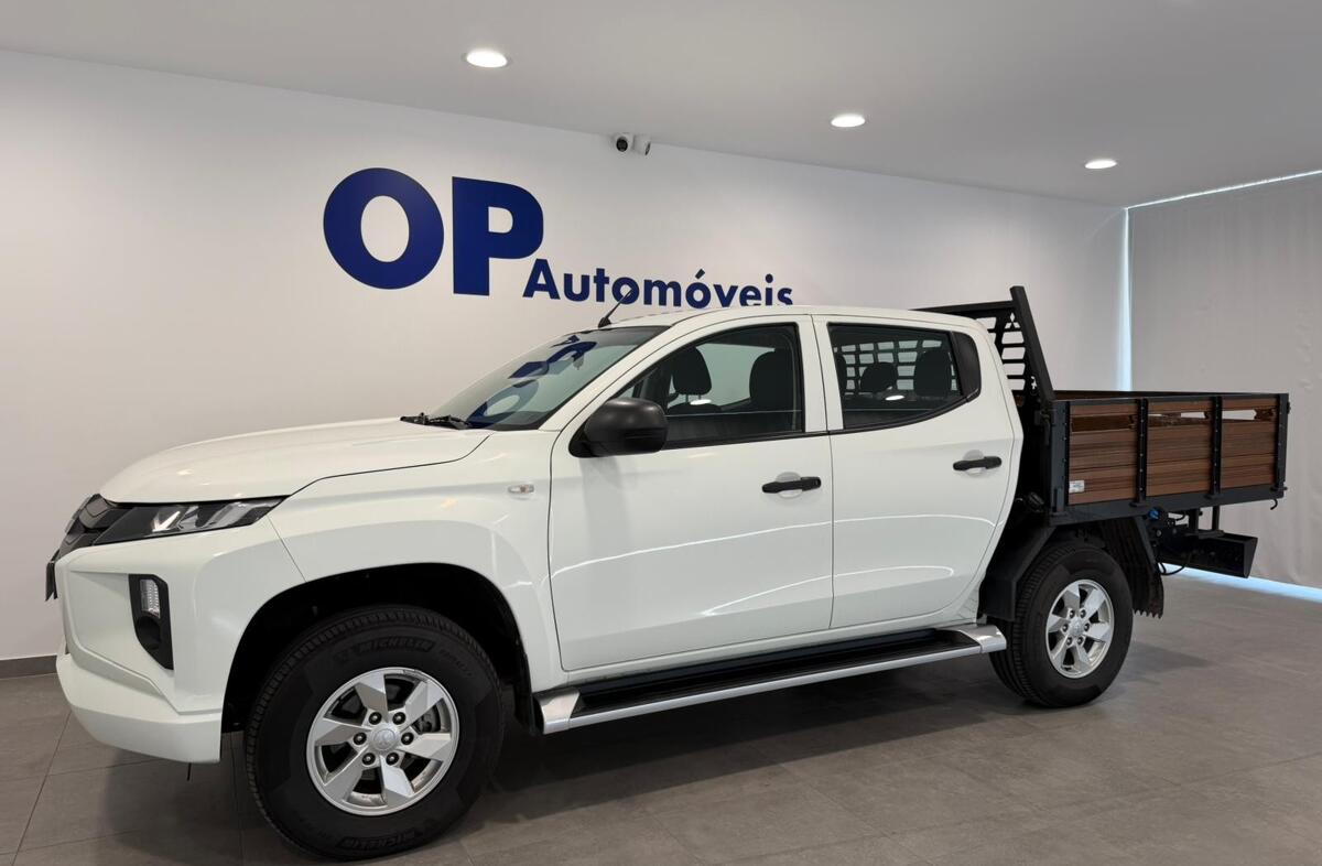 MITSUBISHI L 200 2.3 DI-D CD Invite 2WD