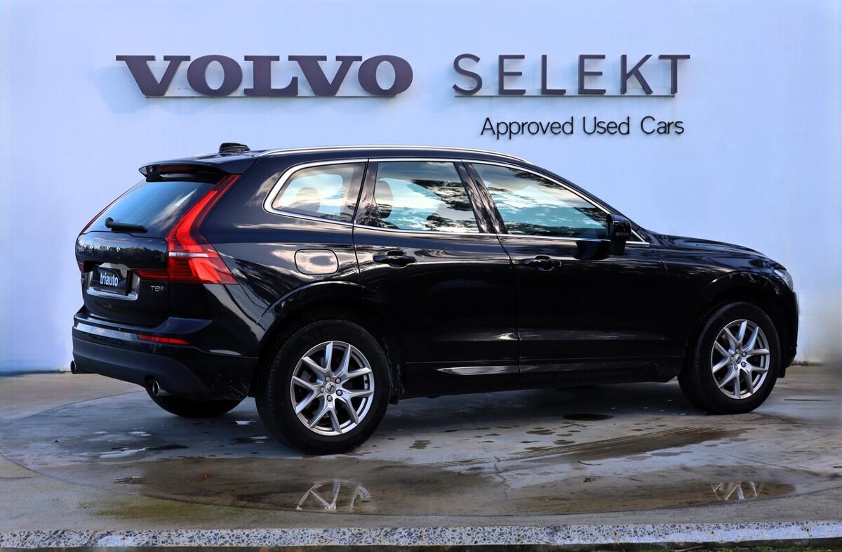 VOLVO XC60 2.0 T8 PHEV Momentum Plus AWD
