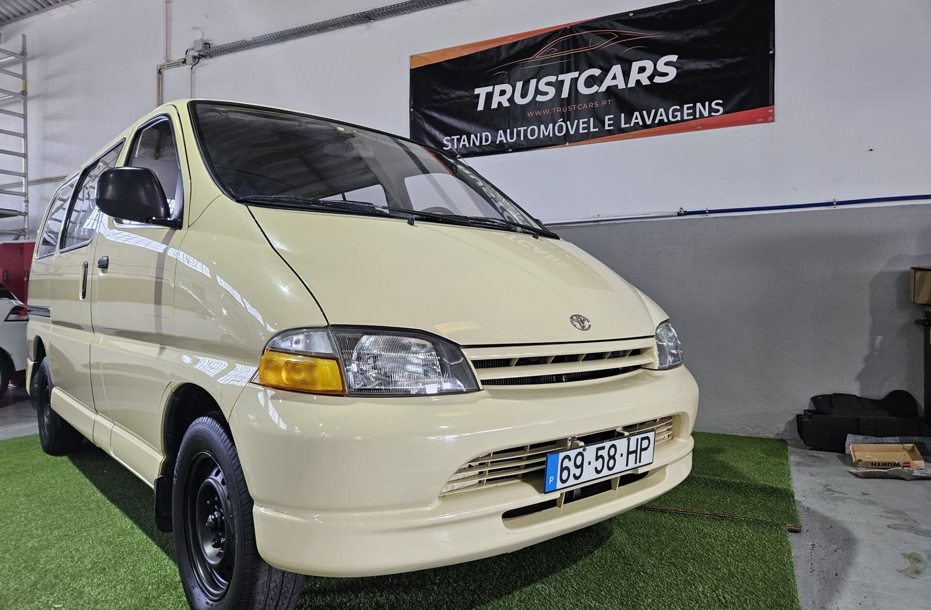 TOYOTA Hiace 2.4 D LH102L