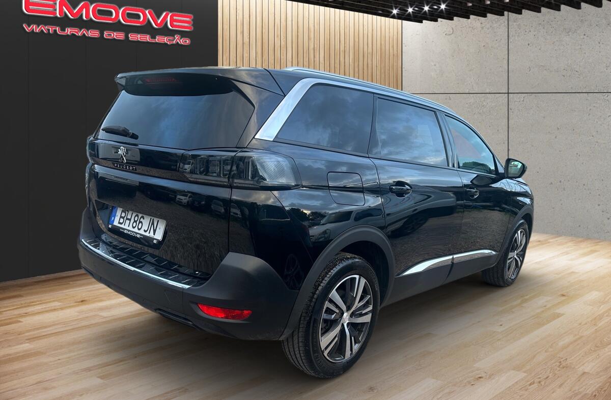 PEUGEOT 5008 1.2 PureTech Allure Pack EAT8