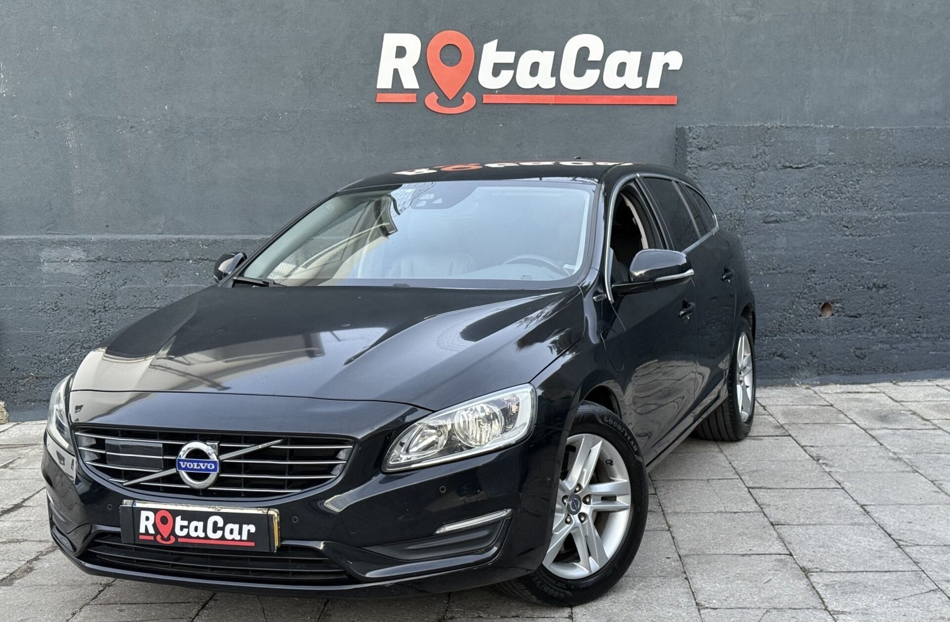 VOLVO V60 2.4 D6 Momentum AWD Phev