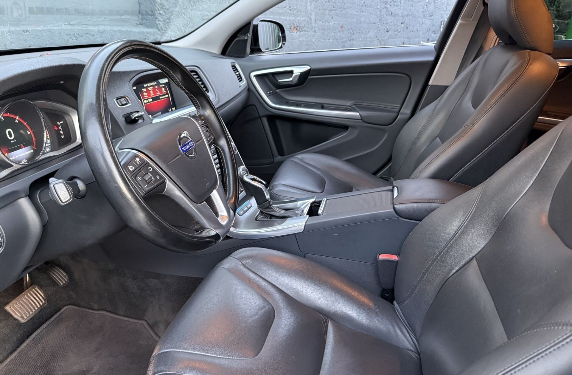 VOLVO V60 2.4 D6 Momentum AWD Phev