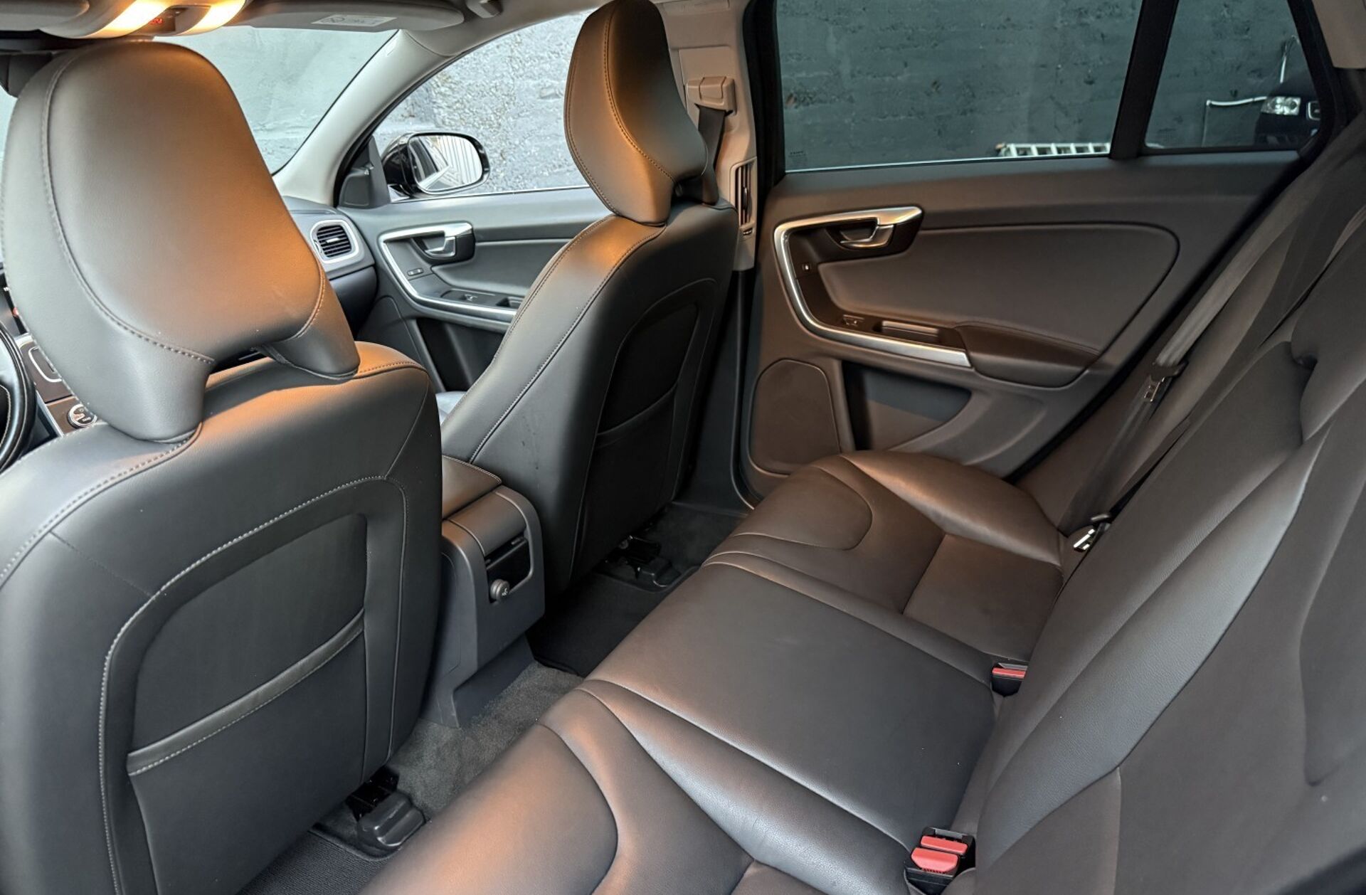 VOLVO V60 2.4 D6 Momentum AWD Phev