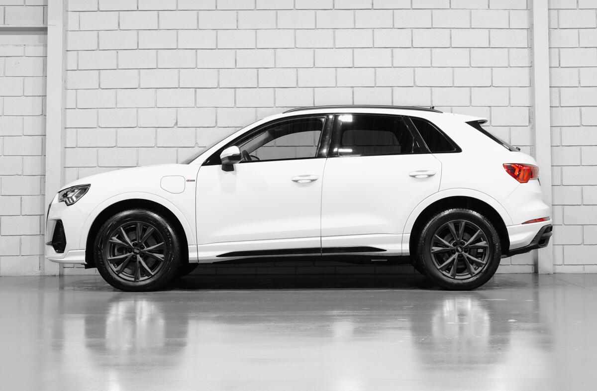 AUDI Q3 45 TFSIe S line S tronic