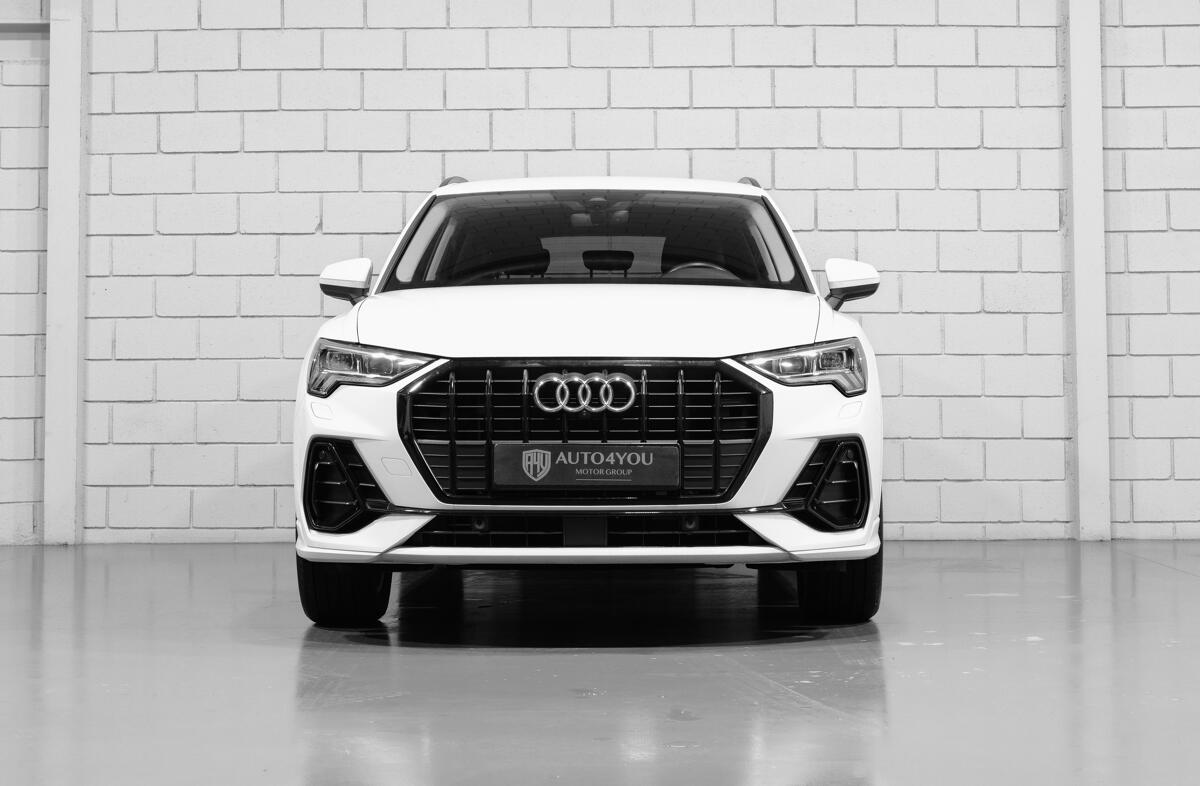 AUDI Q3 45 TFSIe S line S tronic