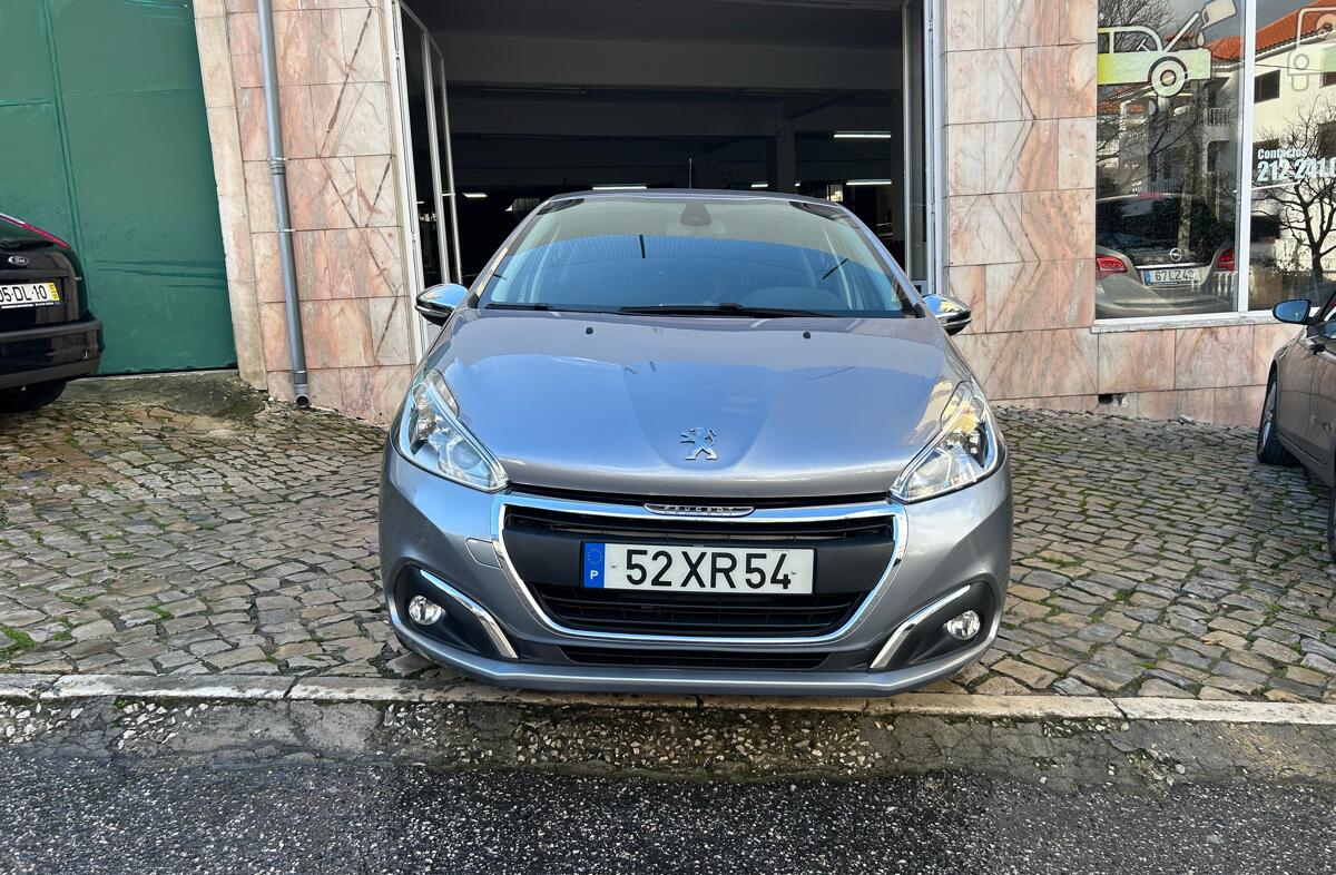 PEUGEOT 208 1.2 PureTech Signature